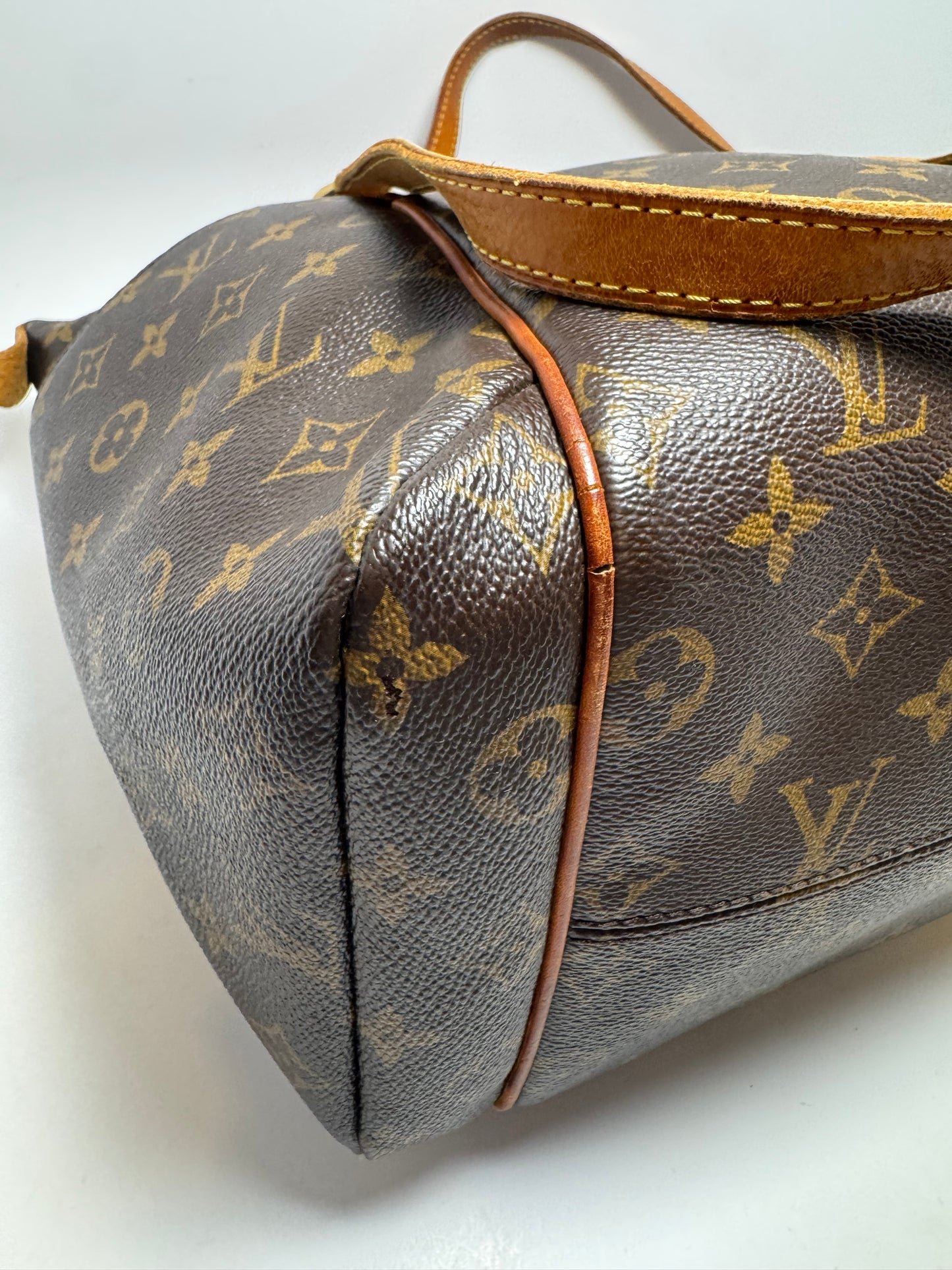 Louis Vuitton Totally MM Monogram Tote