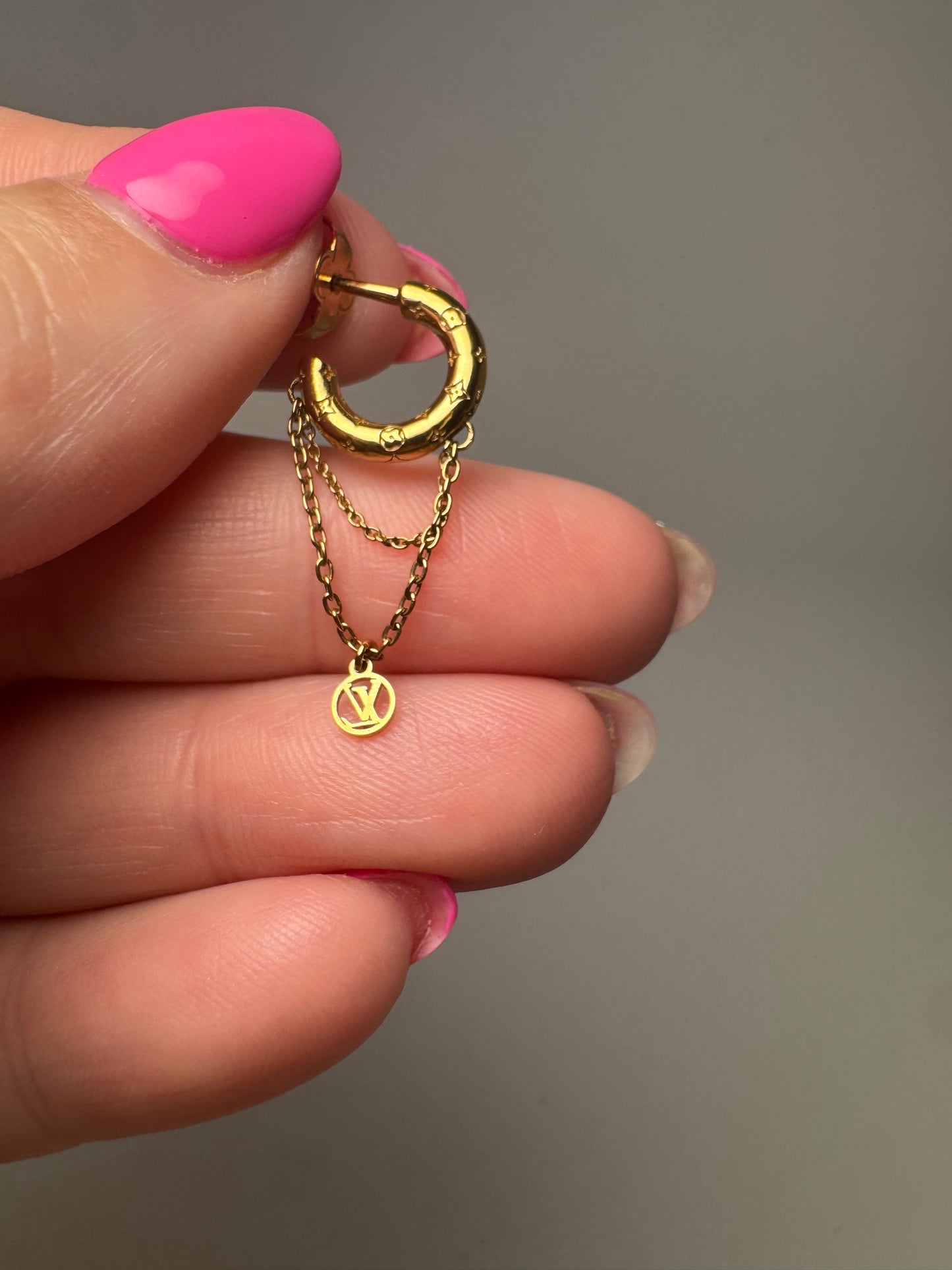 Louis Vuitton Boucle D'oreille Mini Hoop Nanogram Gold Hoop Chain Earrings