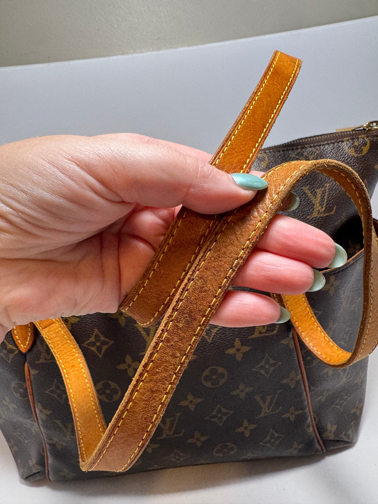 Louis Vuitton Totally MM Monogram Tote