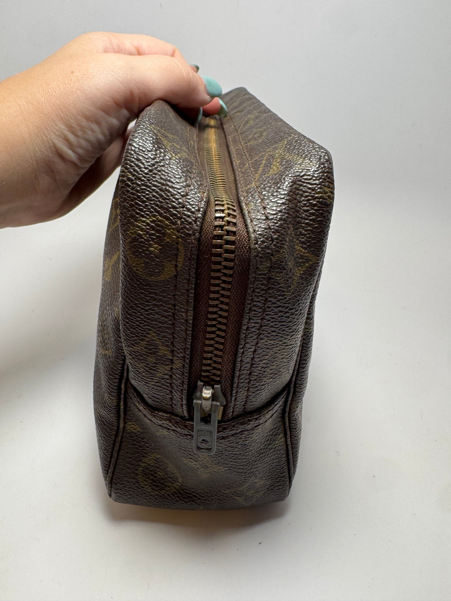 Louis Vuitton Trousse 28 Monogram Makeup Bag/Toiletry Bag