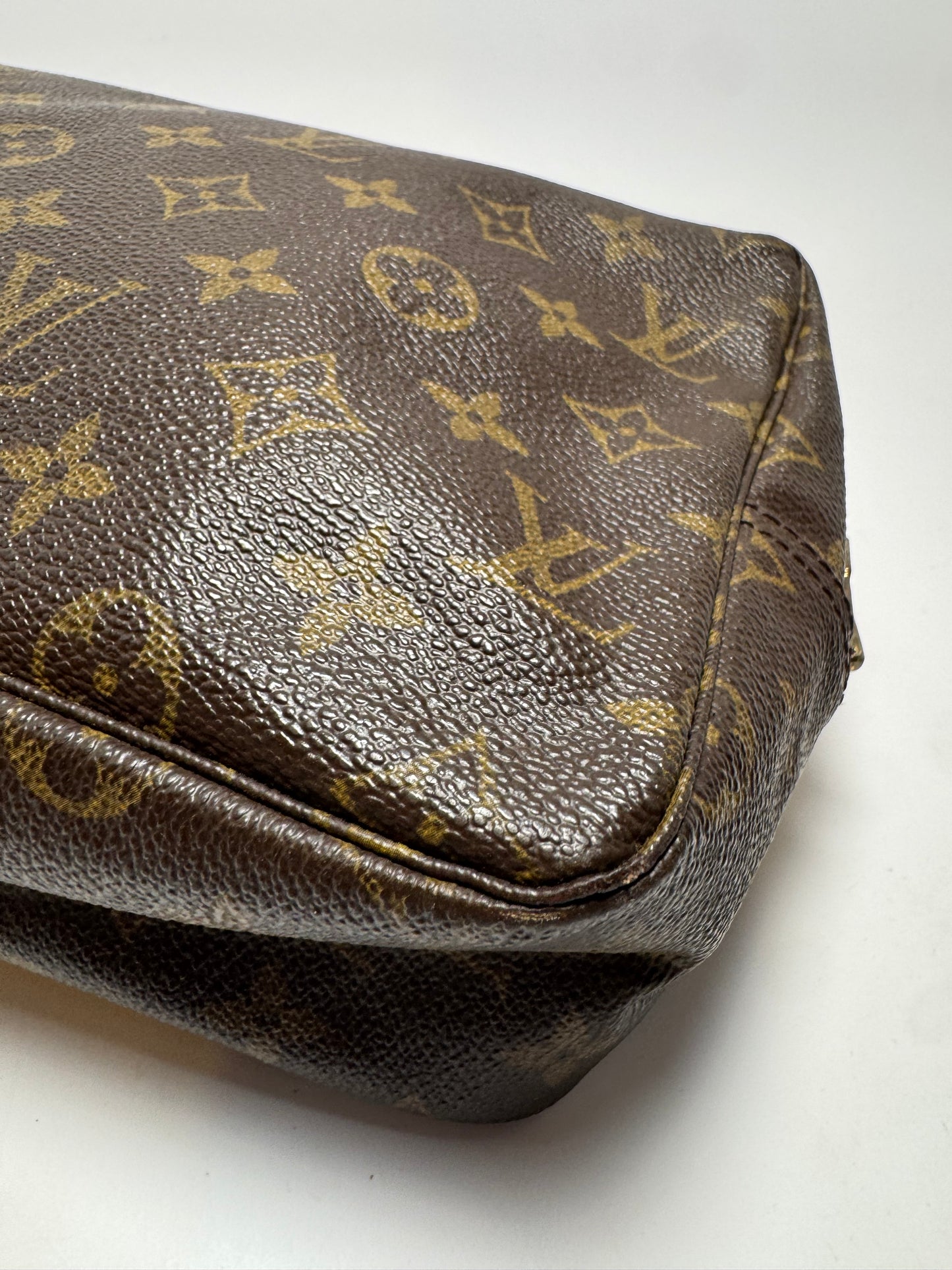 Louis Vuitton Trousse 28 Monogram Makeup Bag/Toiletry Bag