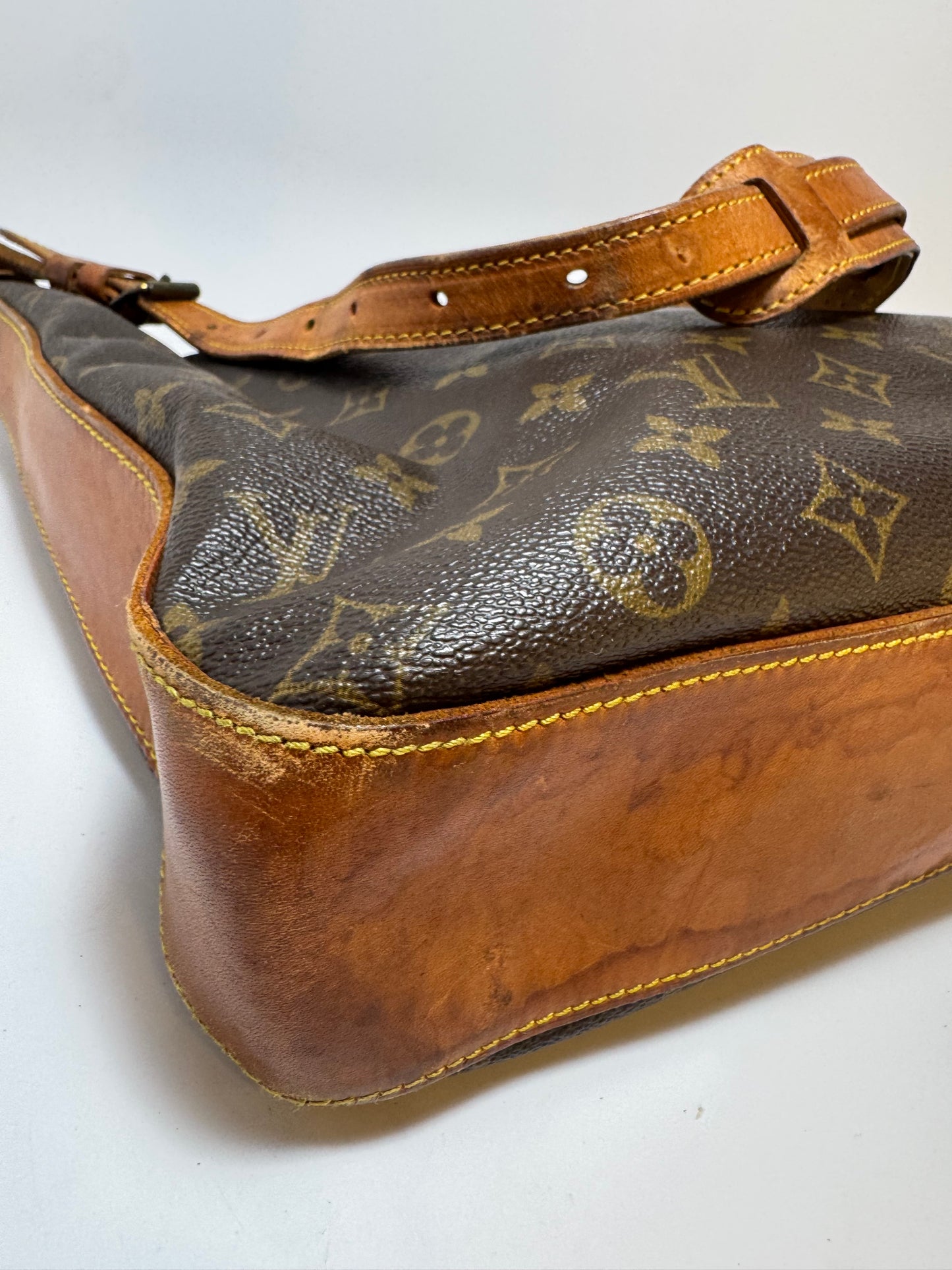 Louis Vuitton Vintage Boulogne 35 Monogram Shoulder Bag – 1989