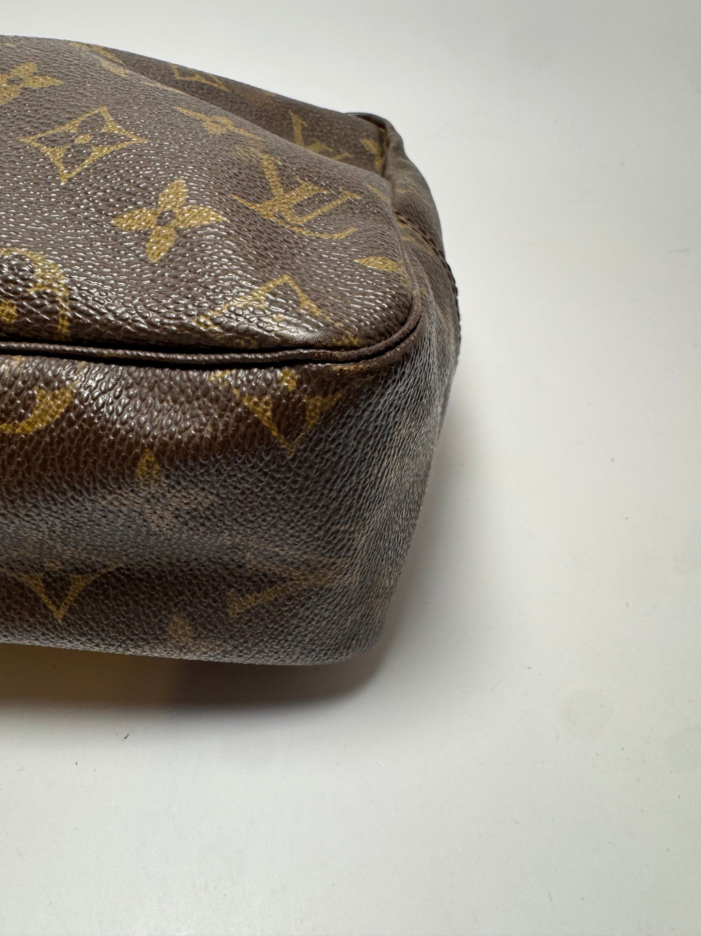 Louis Vuitton Trousse 28 Monogram Makeup Bag/Toiletry Bag