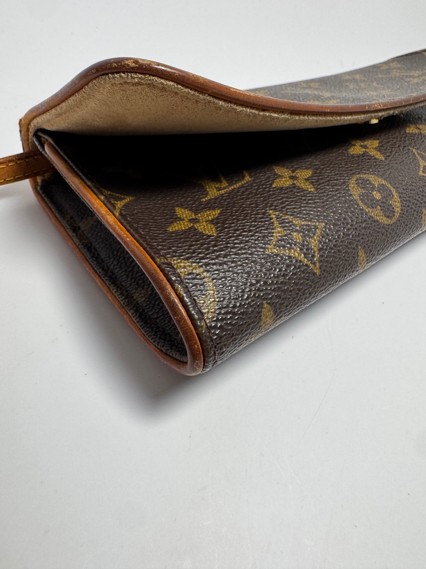 Louis Vuitton Twin Pochette GM Crossbody in Monogram | Fair Condition