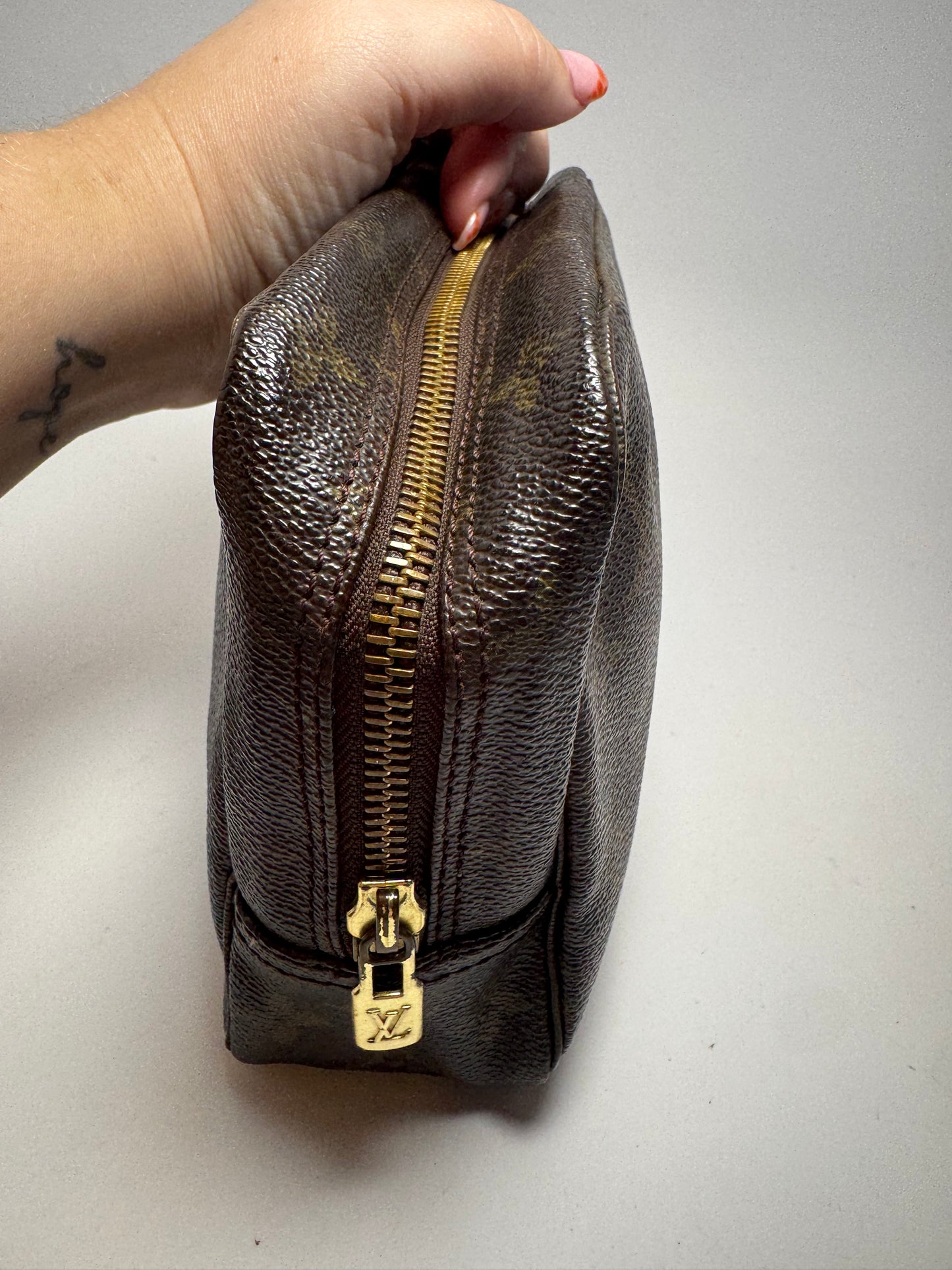 Louis Vuitton Trousse 23 Monogram Makeup Bag/Toiletry Bag
