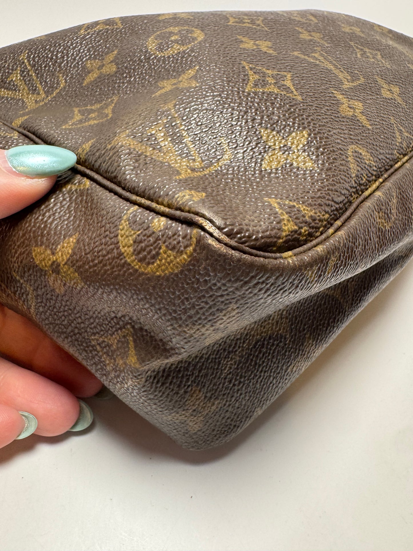 Louis Vuitton Trousse 28 Monogram Makeup Bag/Toiletry Bag