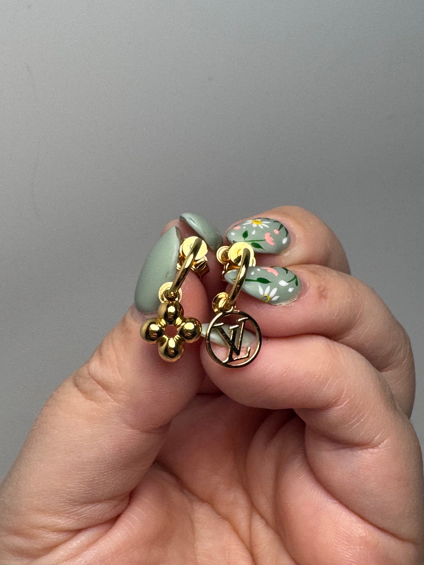 Louis Vuitton Blooming Earrings – Gold Metal – Limited Edition Box & Dust Bag
