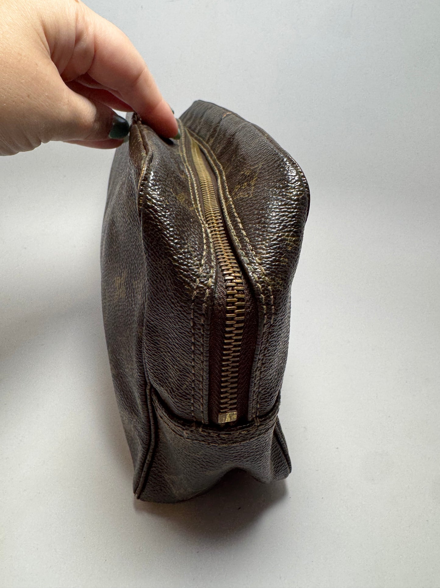 Louis Vuitton Trousse 28 Monogram Pouch