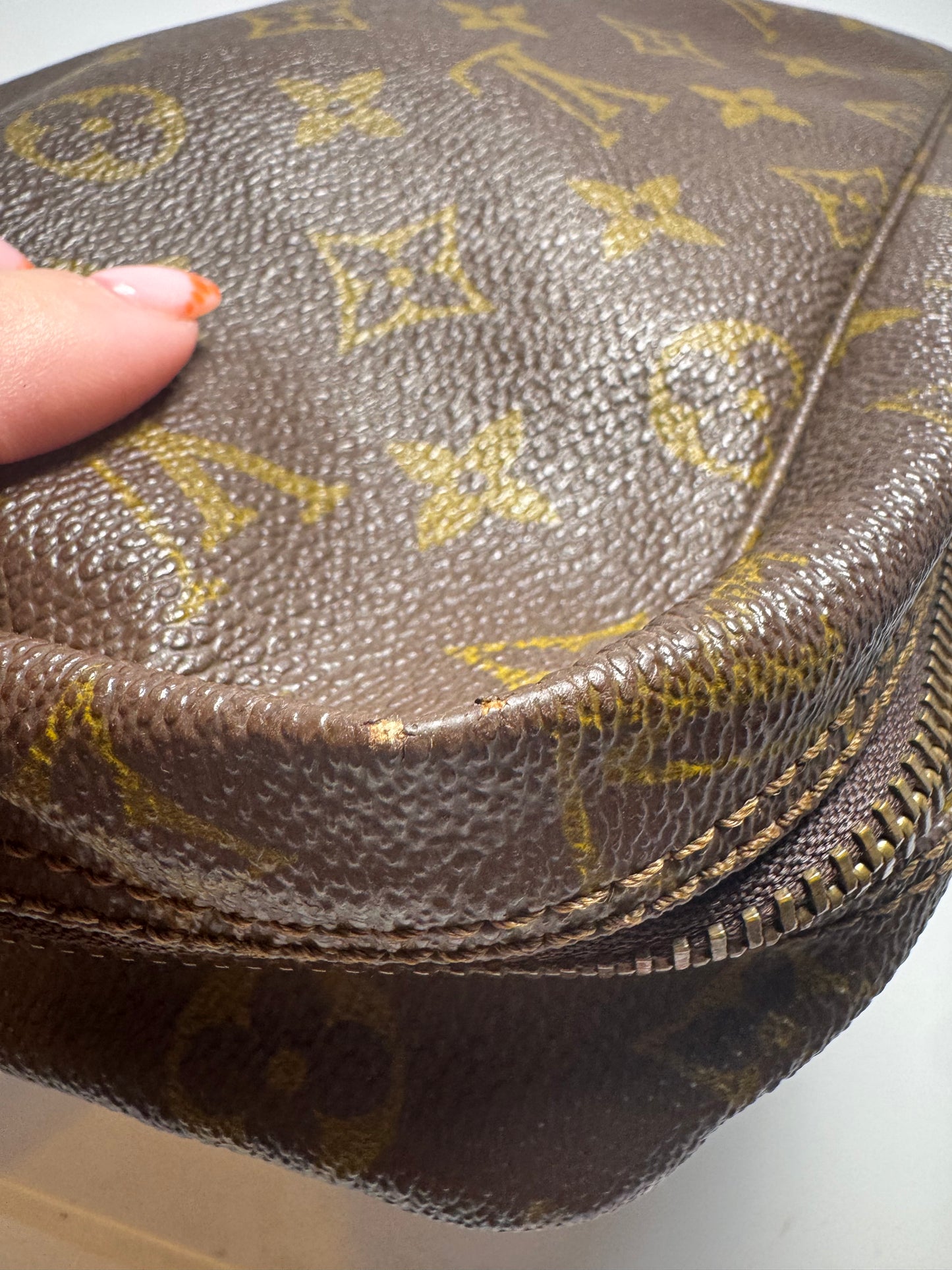 Louis Vuitton Trousse 28 Monogram Makeup Bag/Toiletry Bag