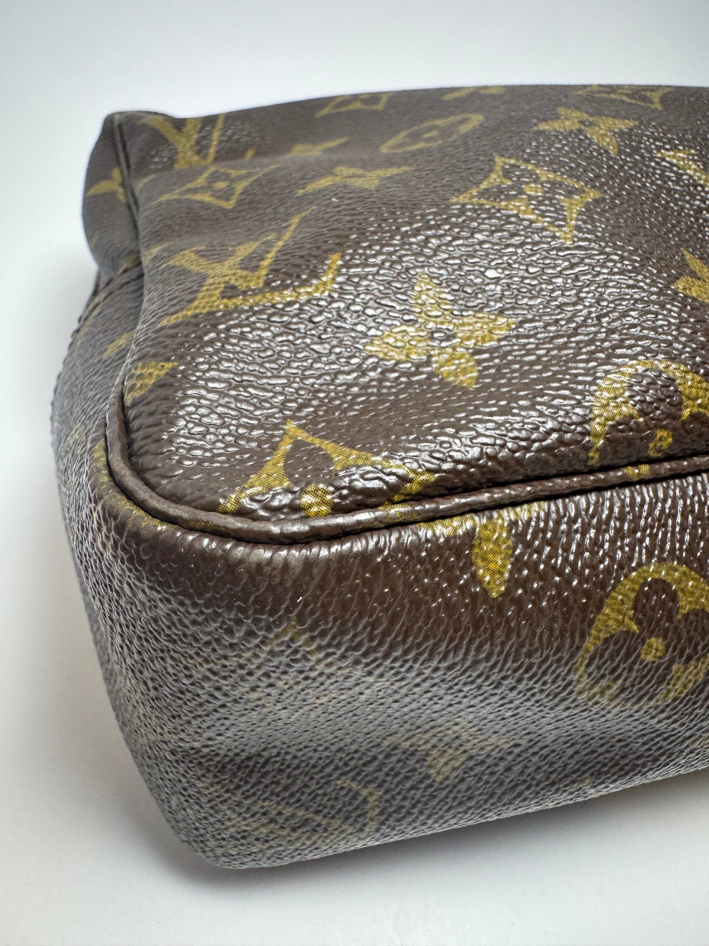 Louis Vuitton Trousse 28 Monogram Makeup Bag/Toiletry Bag