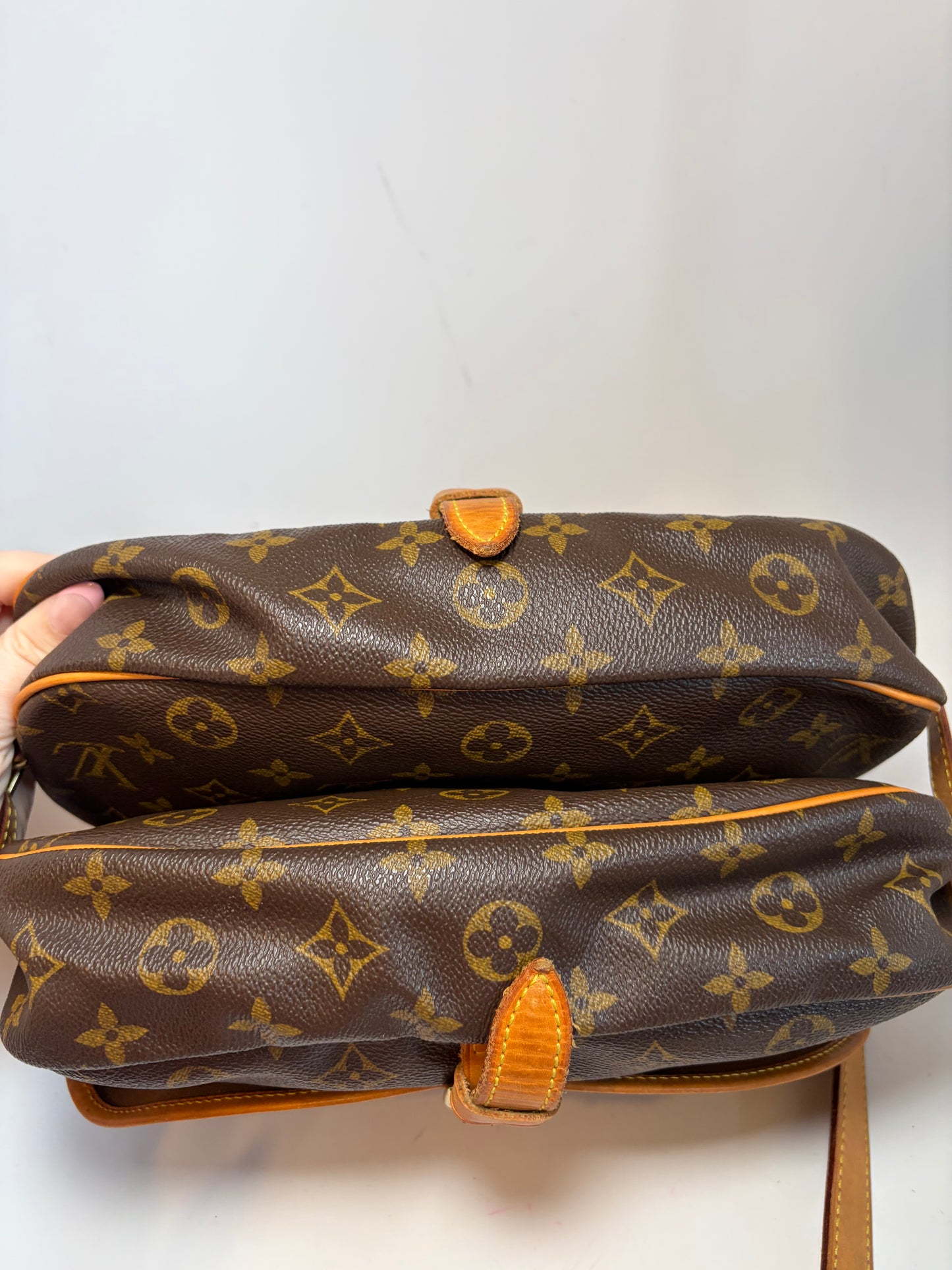 Louis Vuitton Saumur 30 Monogram Crossbody w/COA