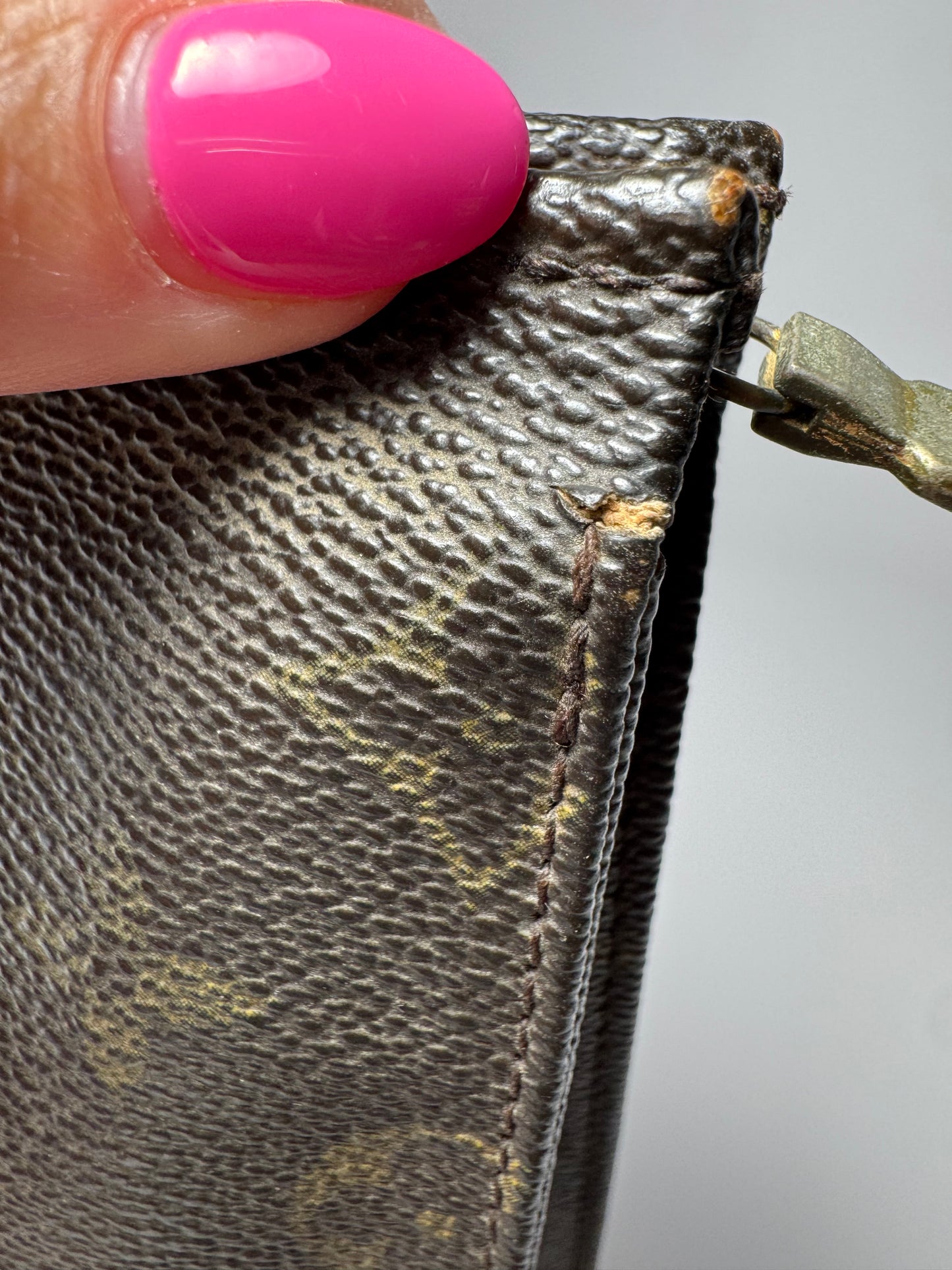 Louis Vuitton Monogram Trousse Toilette 26 – Vintage 1988 – Made in France