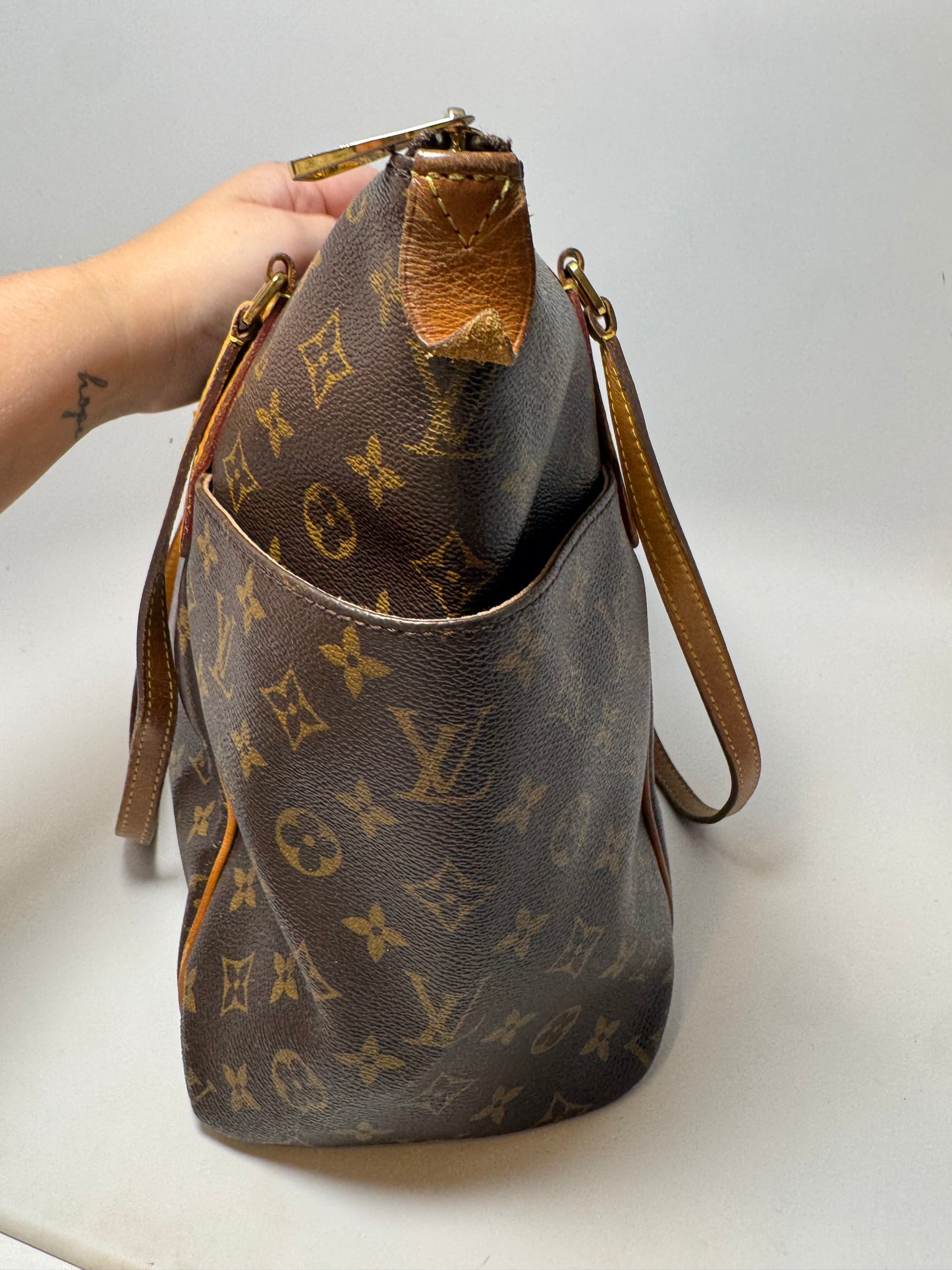 Louis Vuitton Totally MM Monogram Tote