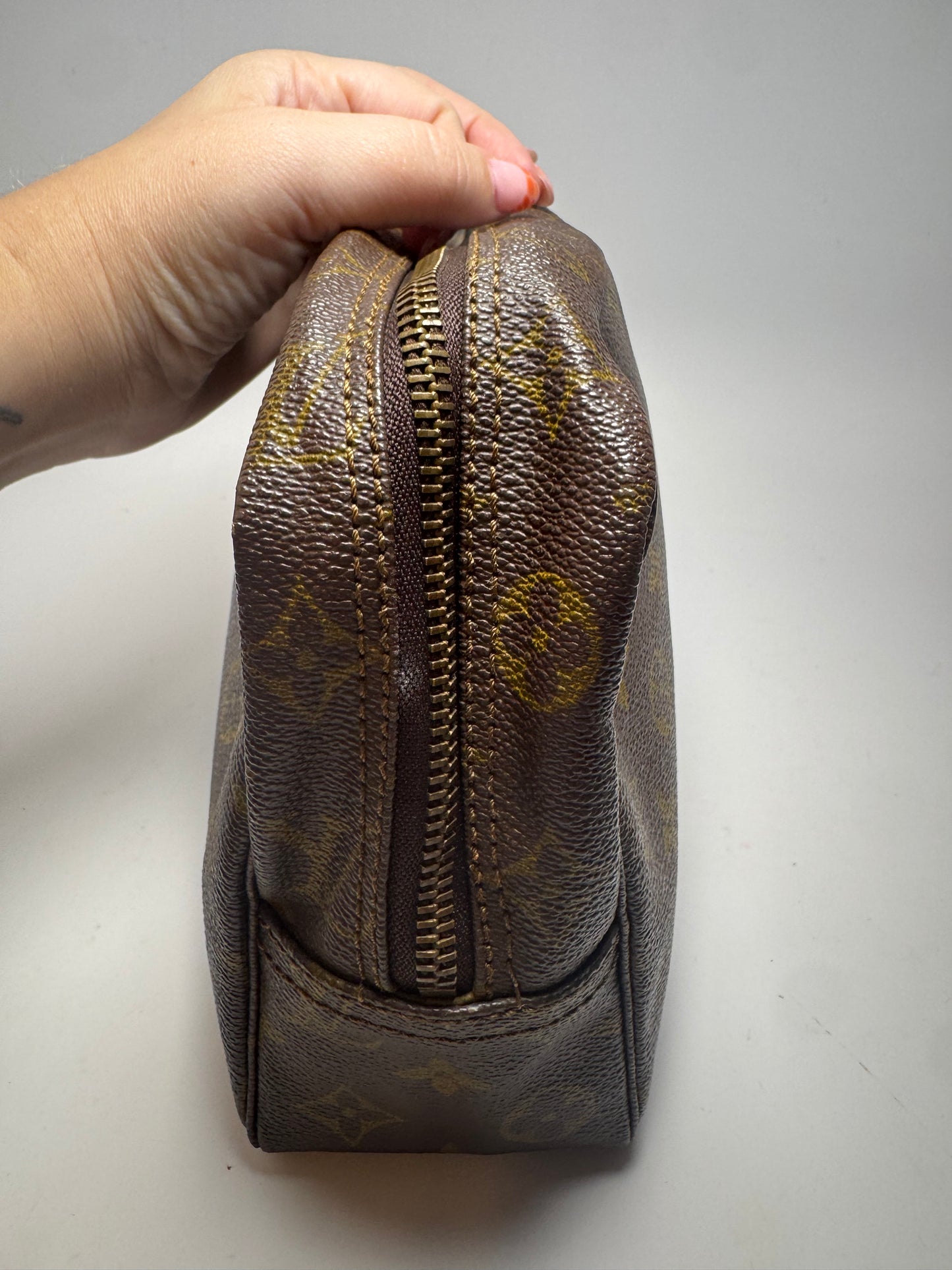 Louis Vuitton Trousse 28 Monogram Makeup Bag/Toiletry Bag