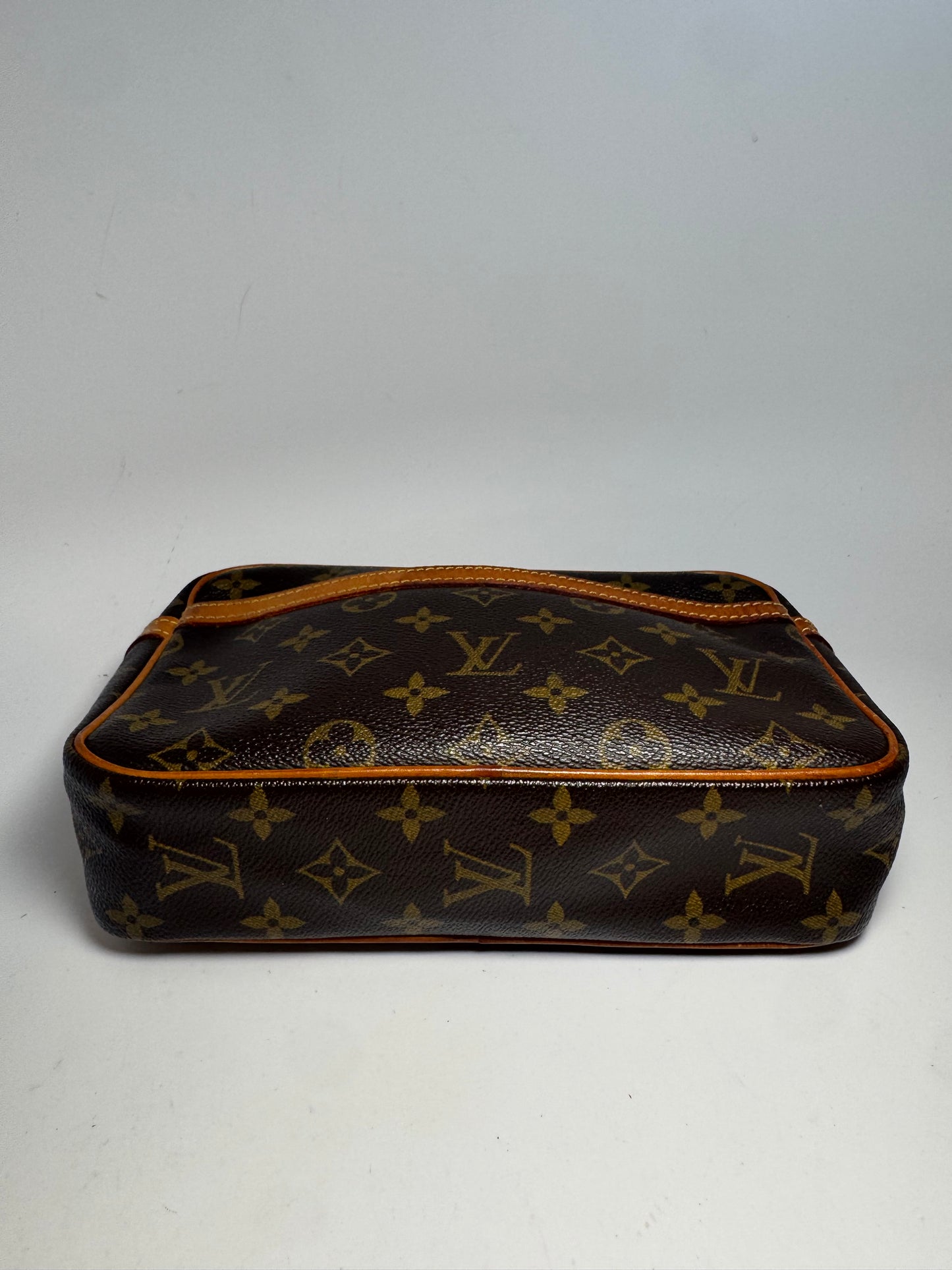 Louis Vuitton Compeigne 23 Clutch Monogram/Toiletry Pouch/Makeup Bag