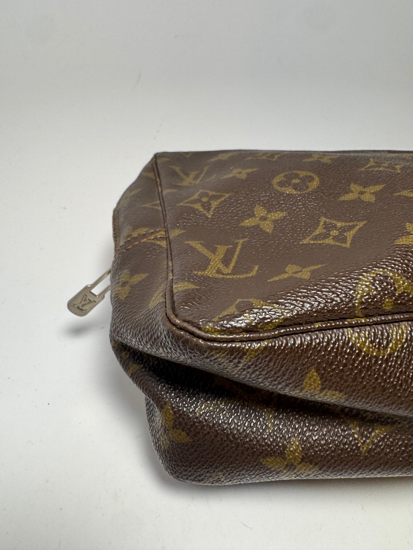 Louis Vuitton Trousse 28 Monogram Toiletry Pouch