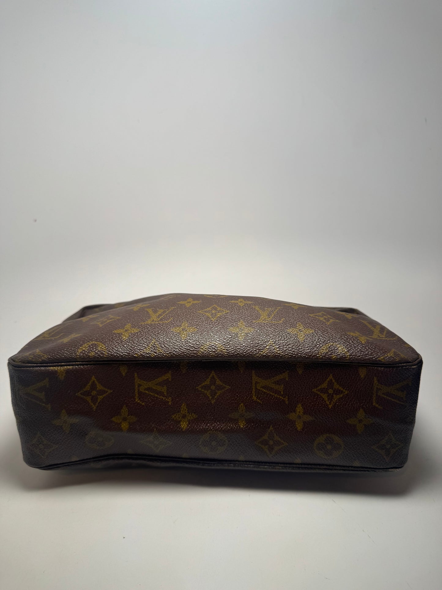 Louis Vuitton Trousse 28 Monogram Makeup Bag/Toiletry Bag