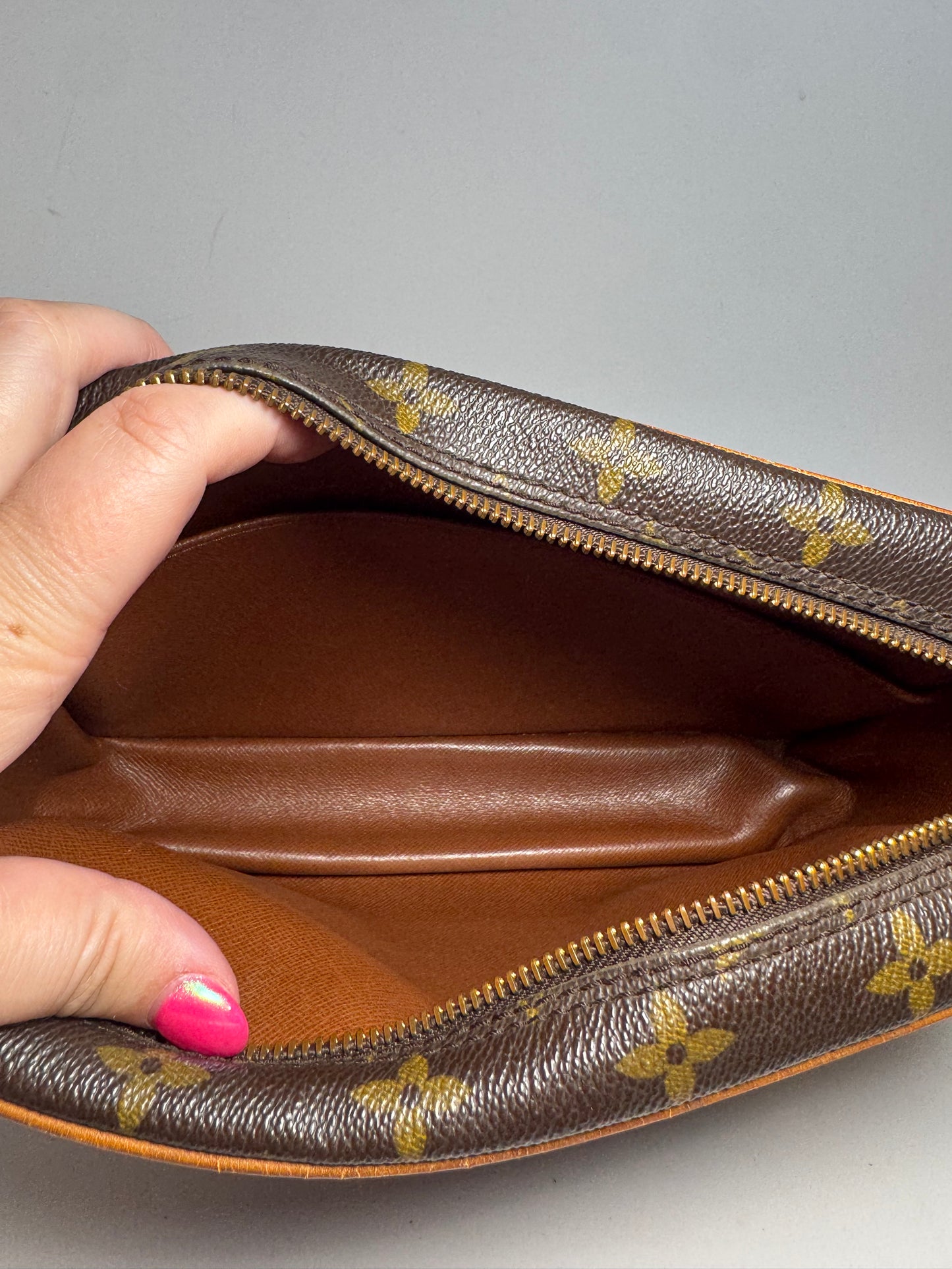 Louis Vuitton Compeigne 23 Clutch Monogram/Toiletry Pouch/Makeup Bag