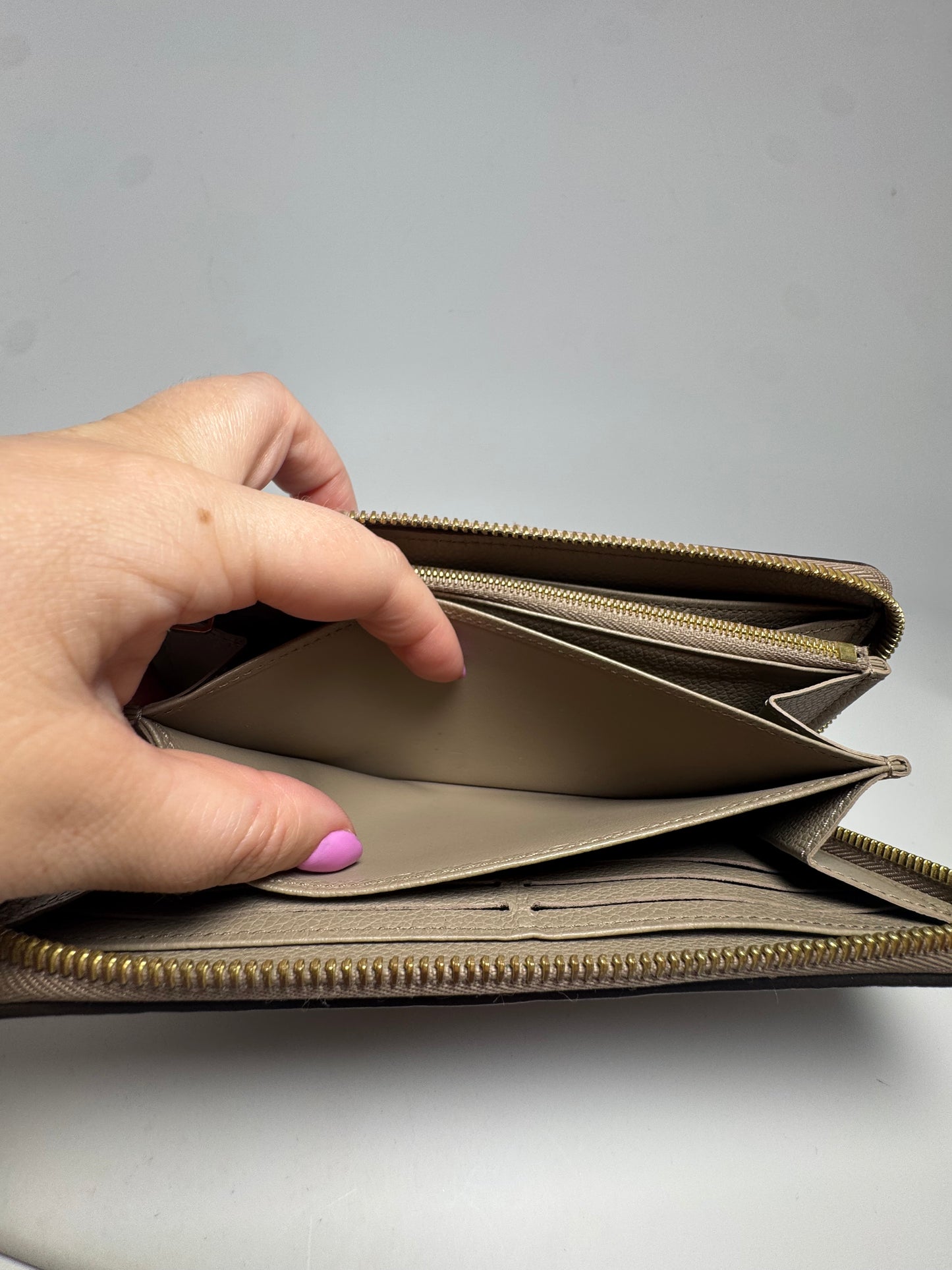 Louis Vuitton Zippy Wallet Monogram Empriente Tourterelle (Turtle Dove)