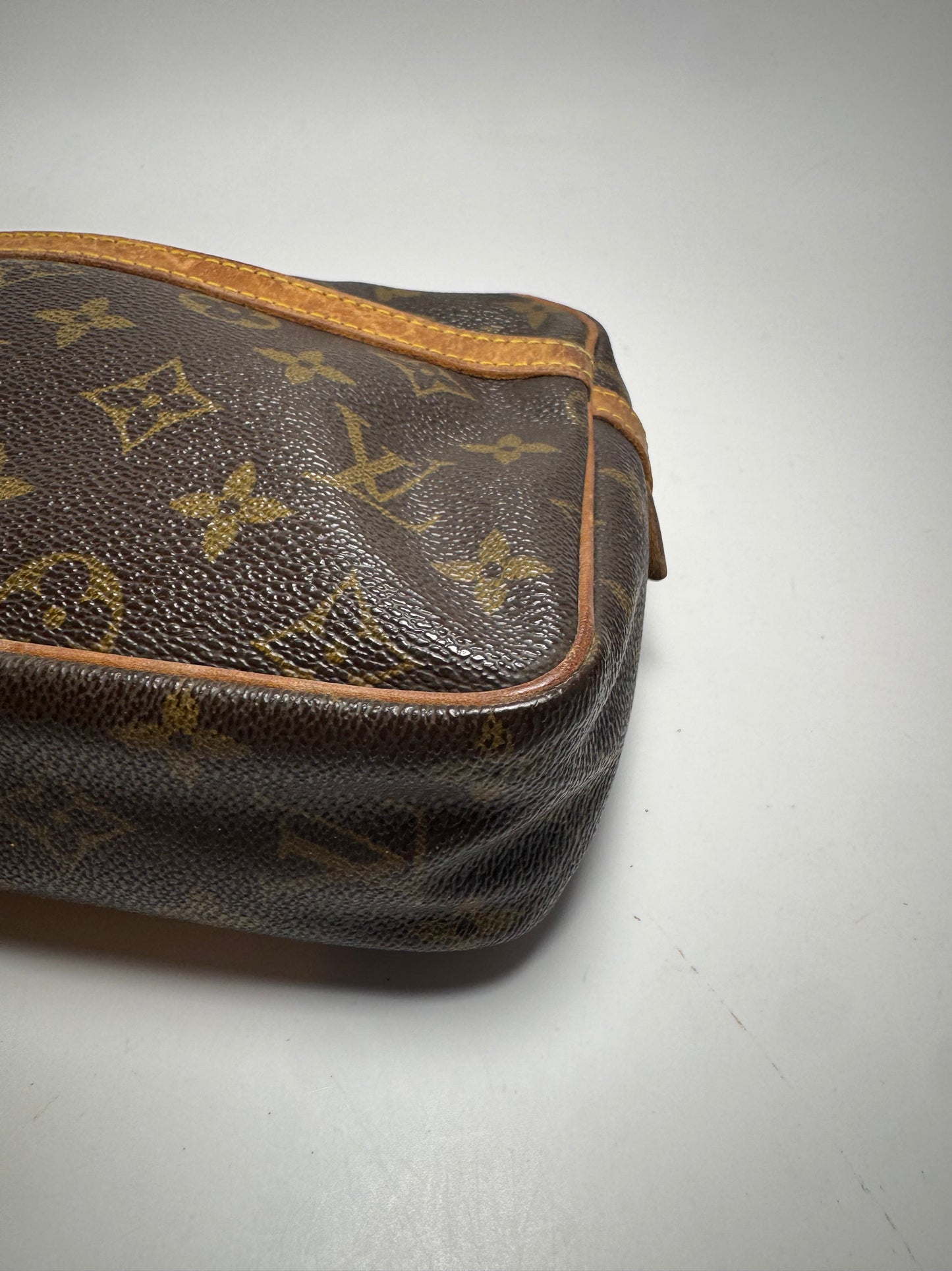 Louis Vuitton Compeigne 23 Monogram Clutch/Toiletry Cosmetic Bag