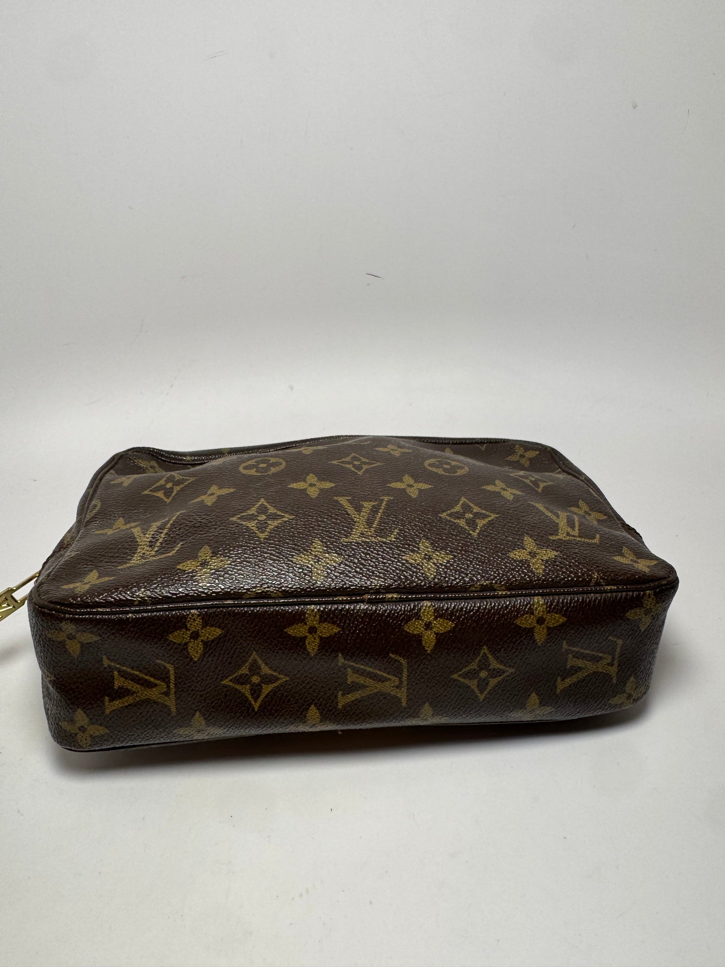 Louis Vuitton Trousse 23 Pouch/Toiletry Bag in Monogram