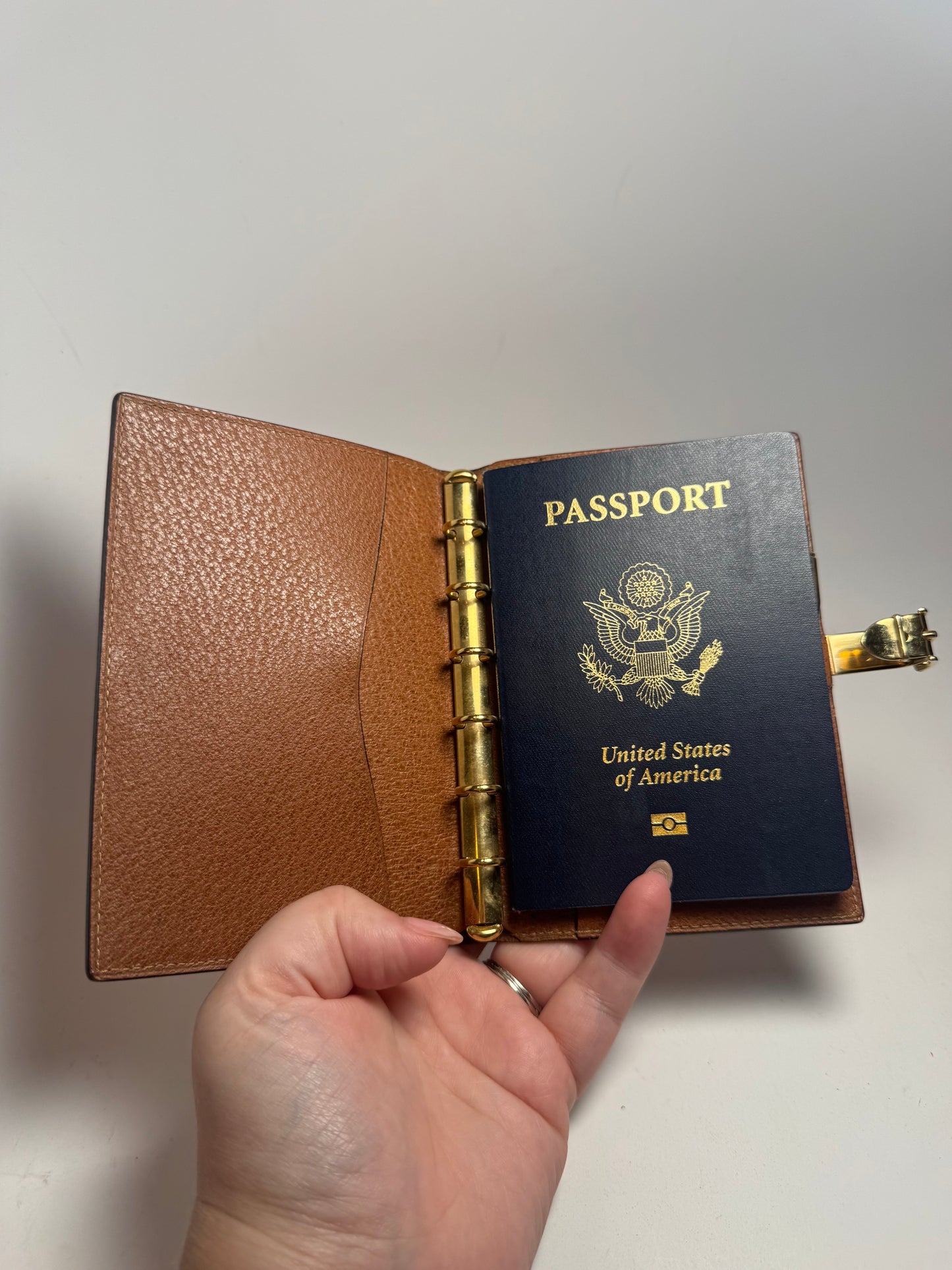 Gucci Brown Leather Agenda/Diary Cover w/6 Rings (Holds Passport)