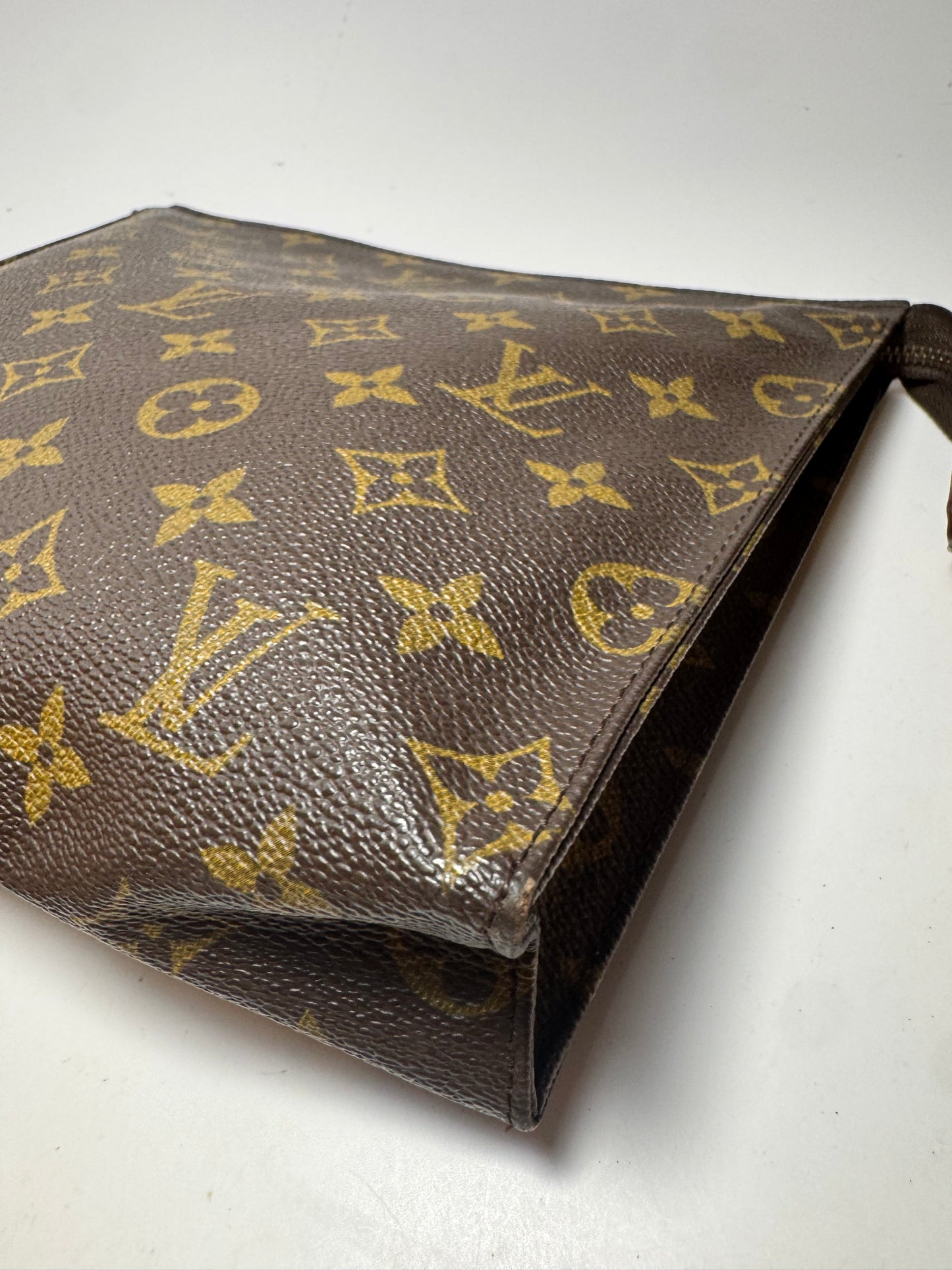 Louis Vuitton Toiletry 26 Pouch Monogram Makeup Bag