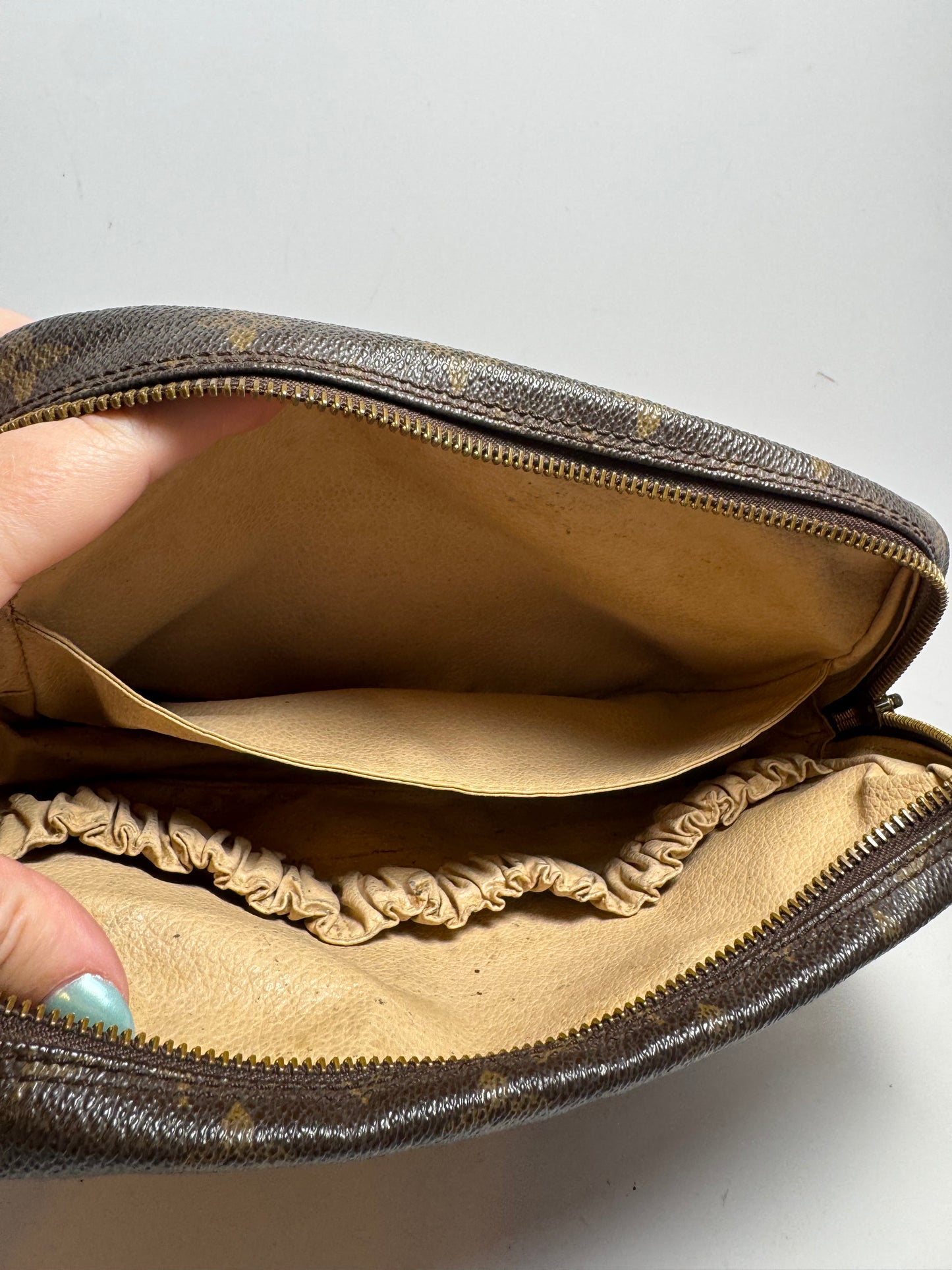 Louis Vuitton Trousse 23 Monogram Toiletry/Makeup Bag