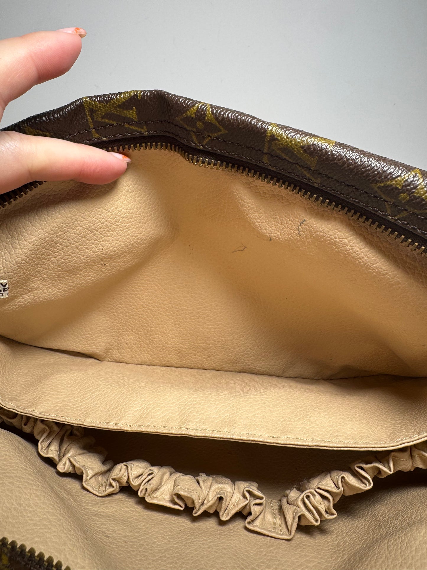 Louis Vuitton Trousse 28 Monogram Cosmetic Bag/Toiletry Bag