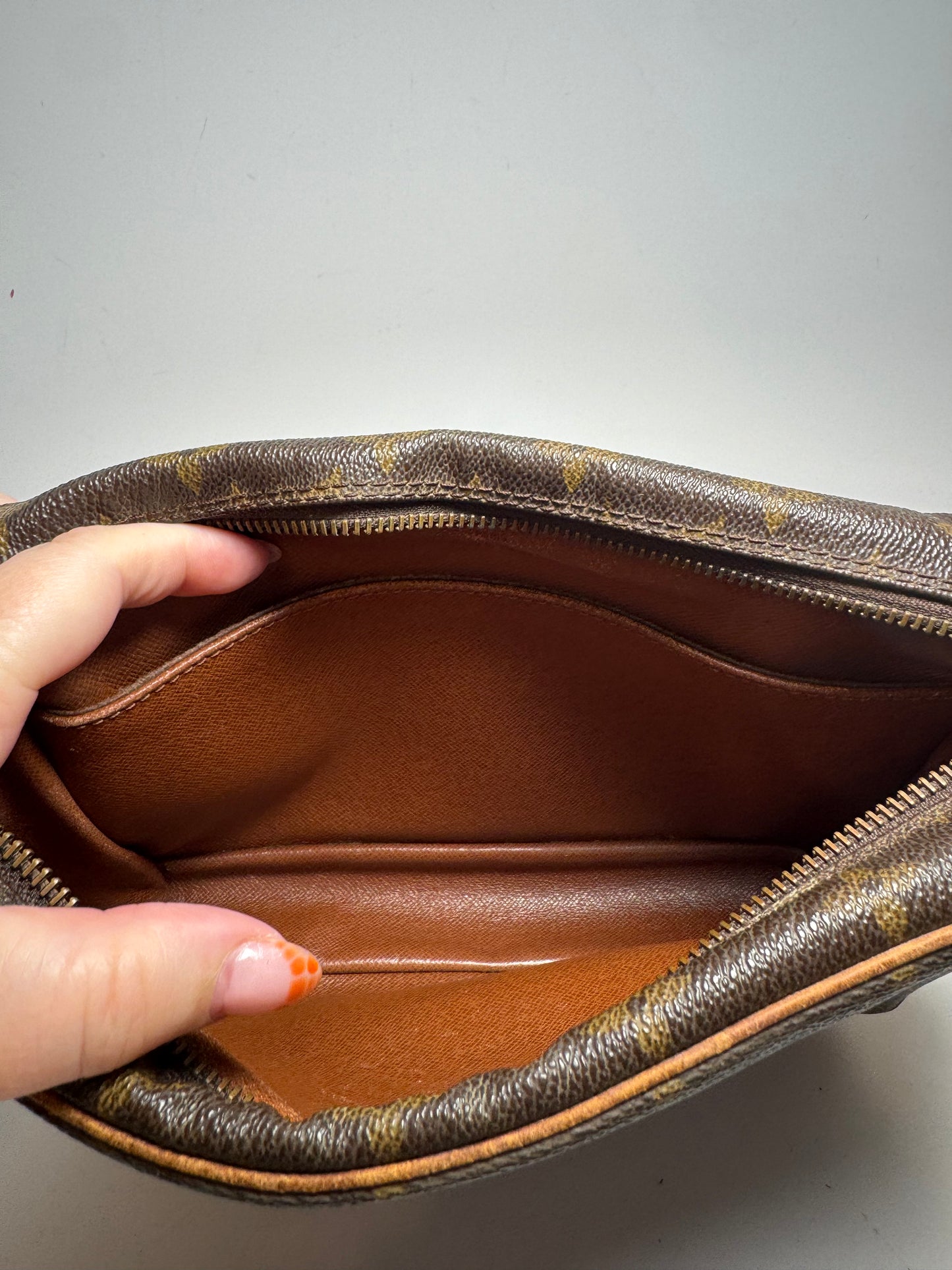 Louis Vuitton Compeigne 23 Monogram Clutch/Toiletry Cosmetic Bag