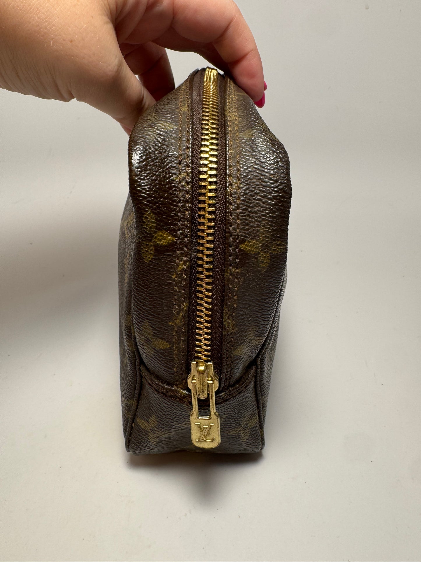 Louis Vuitton Trousse 23 Pouch/Toiletry Bag in Monogram