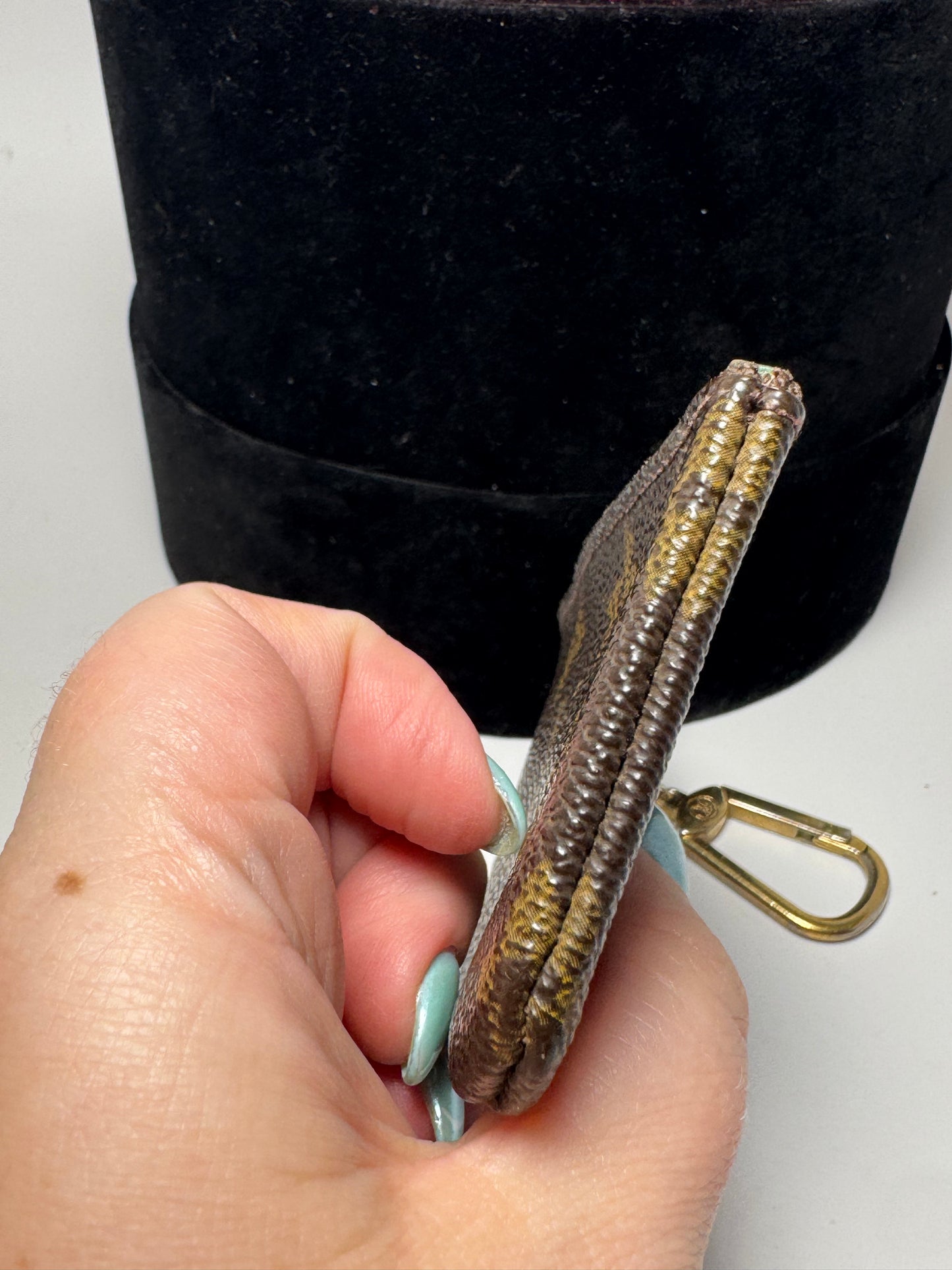 Louis Vuitton Key Pouch/Key Cles in Monogram