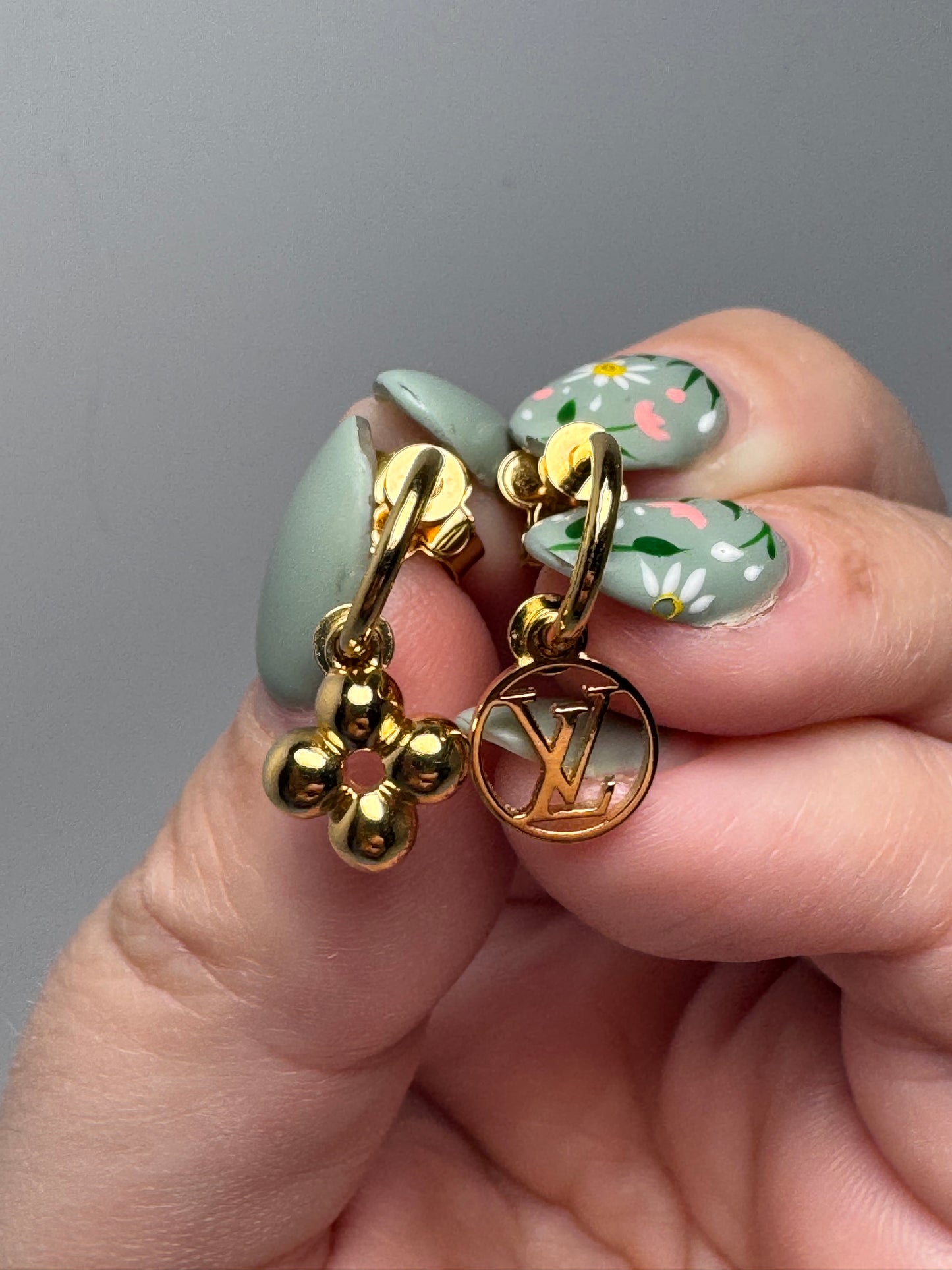Louis Vuitton Blooming Earrings – Gold Metal – Limited Edition Box & Dust Bag