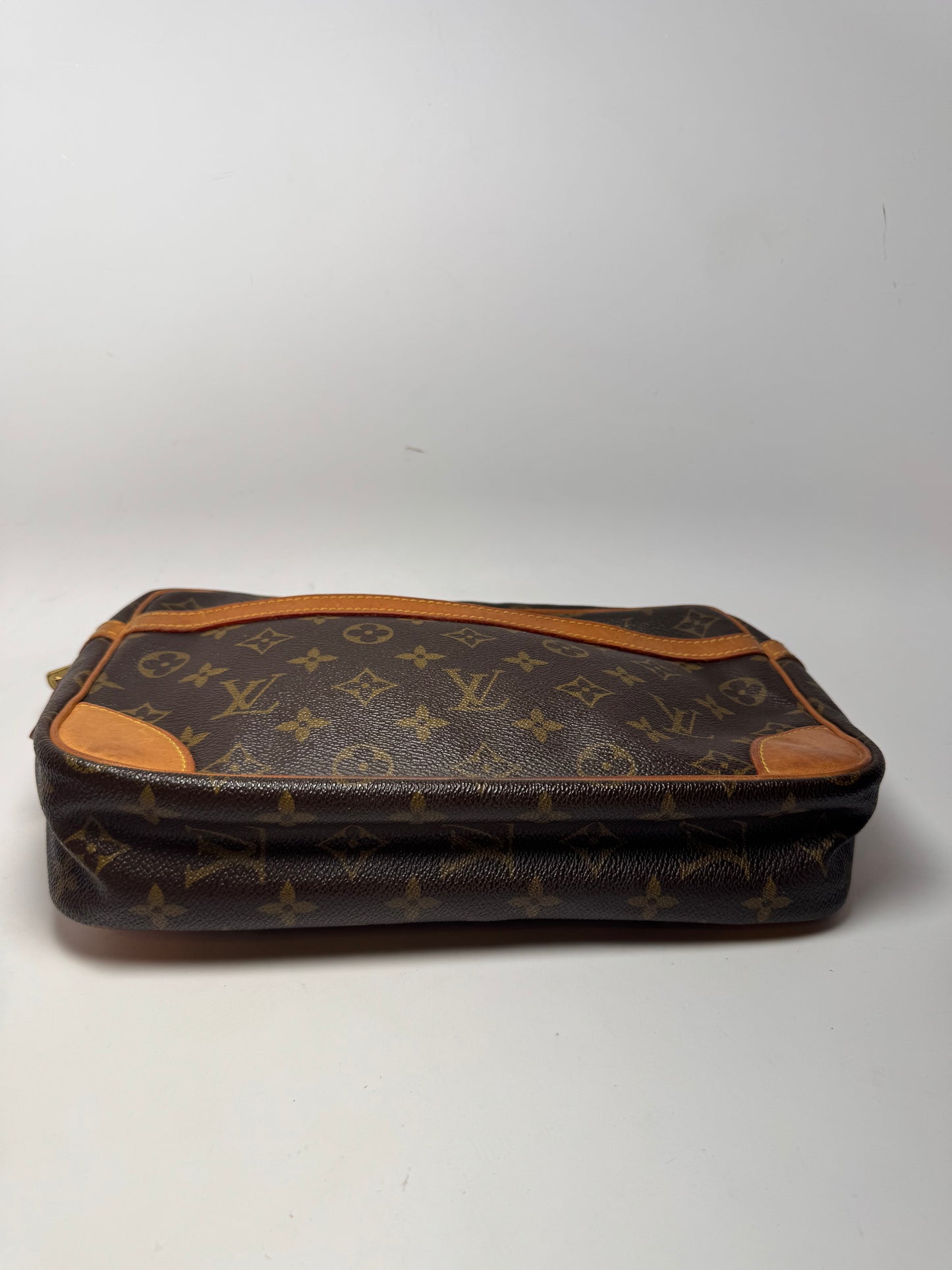 Louis Vuitton Compeigne 28 Toiletry Bag/Clutch