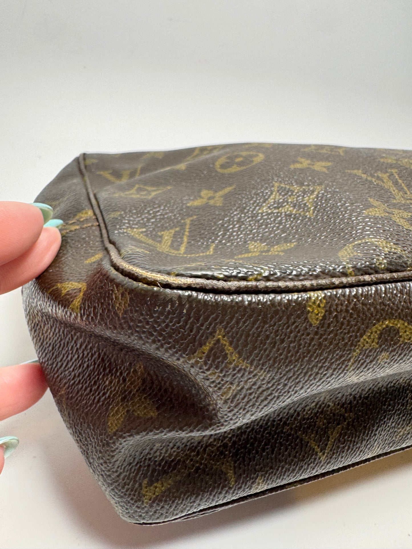 Louis Vuitton Trousse 28 Monogram Pouch