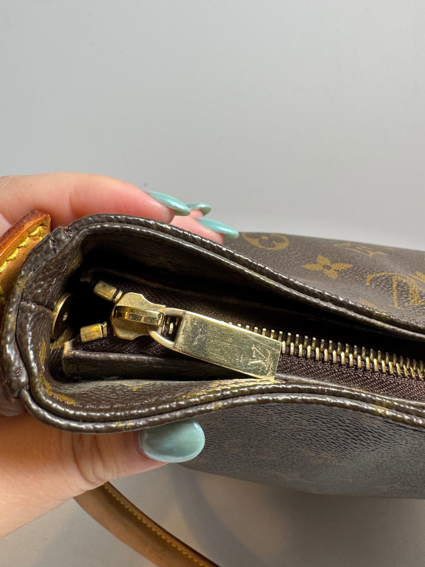 Louis Vuitton Looping GM Monogram Shoulder Bag