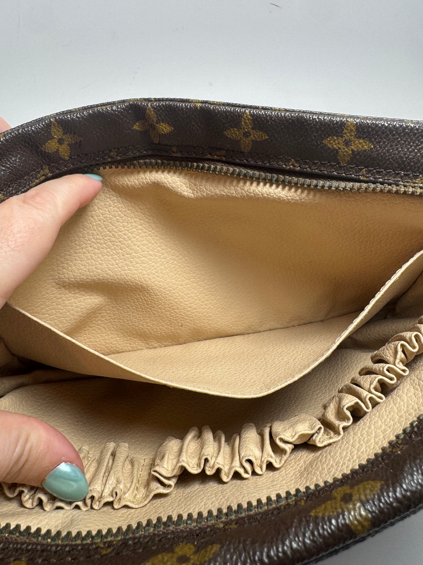 Louis Vuitton Trousse 23 Monogram Toiletry Bag/Makeup Bag