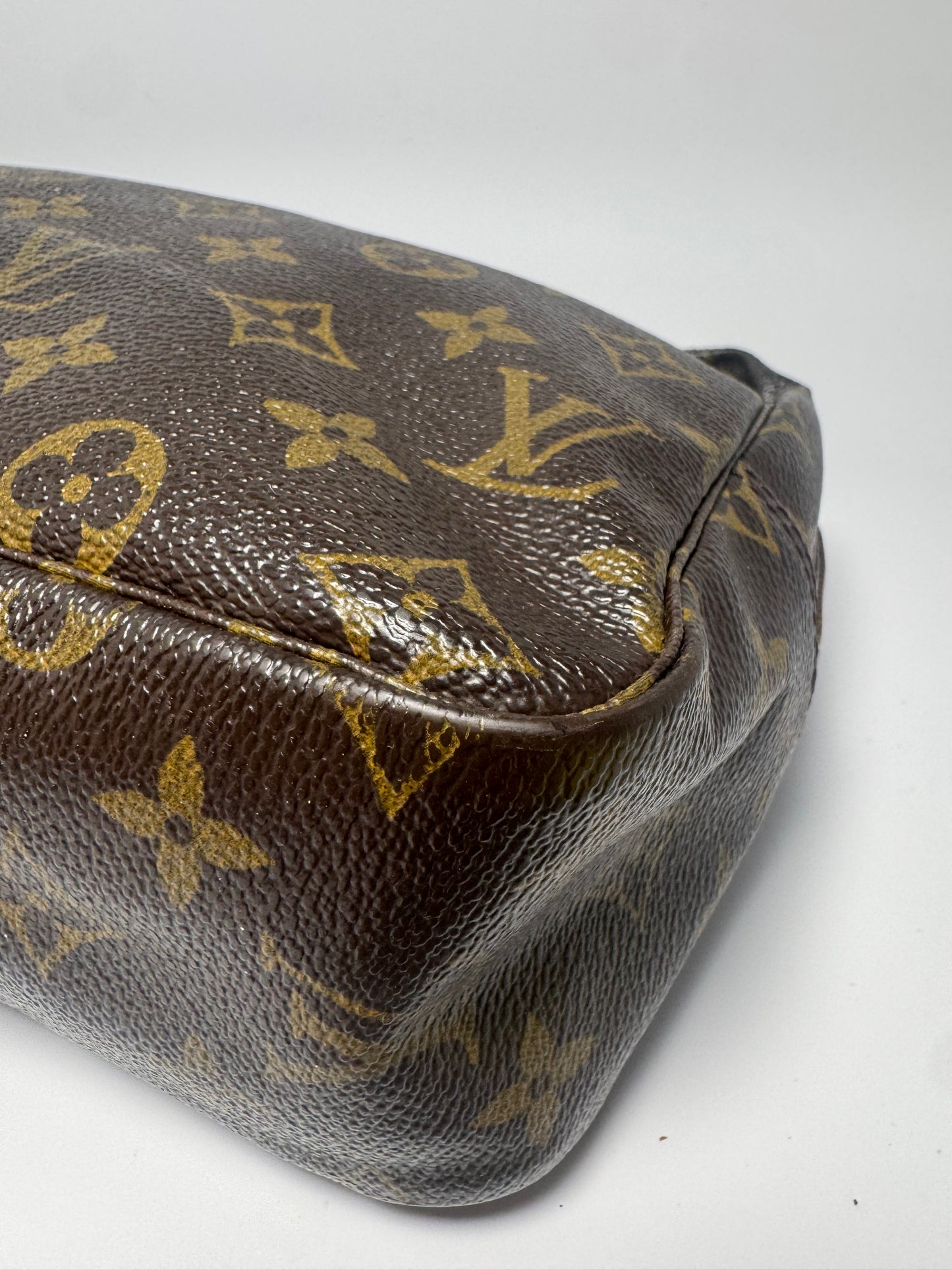 Louis Vuitton Toilette 28 Pouch/Makeup Cosmetic Bag Monogram March 1995 in France Vintage