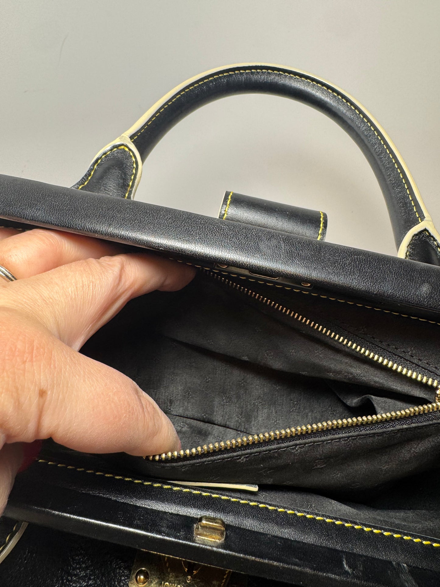 Louis Vuitton Suhali L'Ingenieux GM Black Leather Satchel Made in Italy
