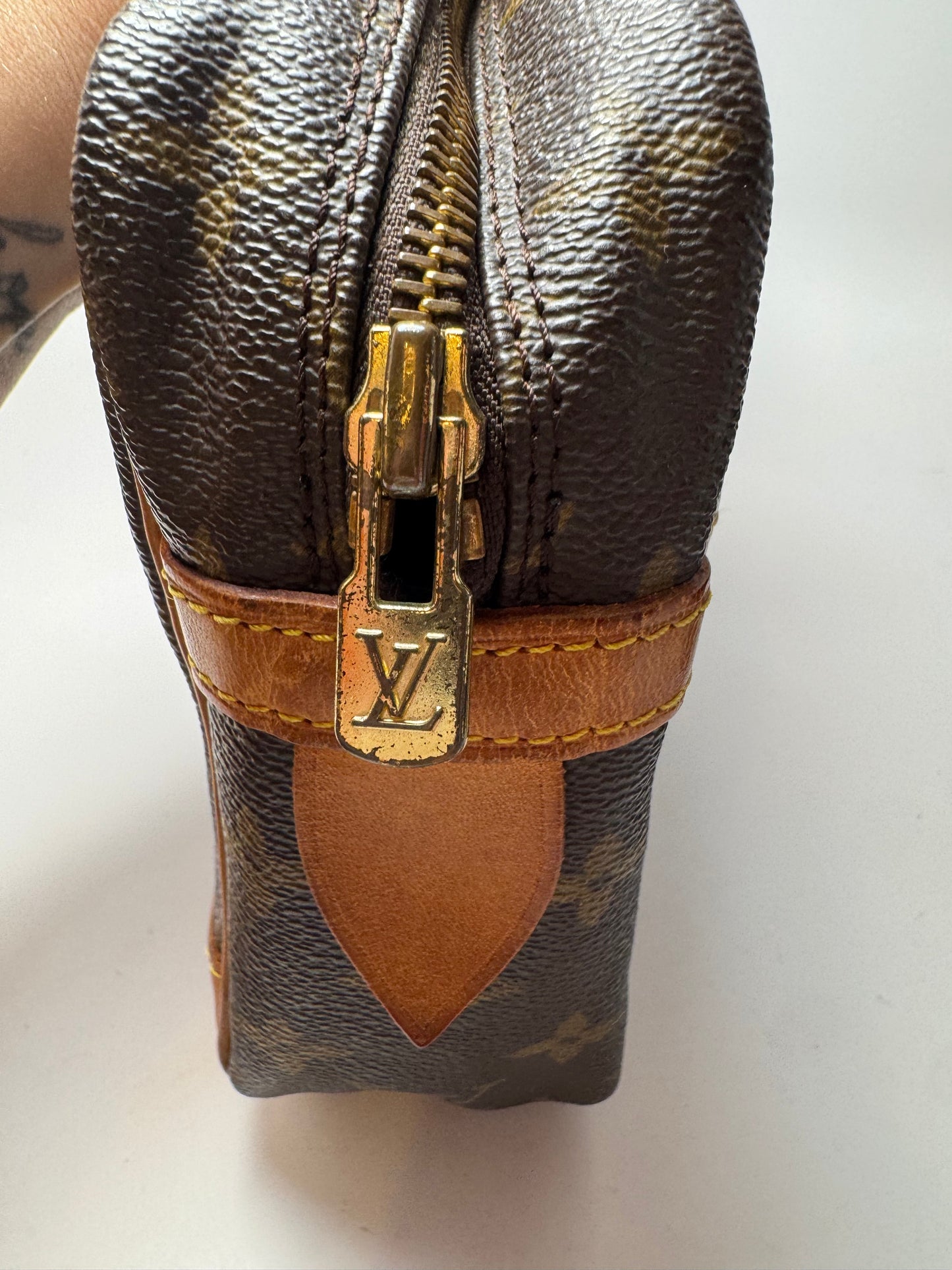 Louis Vuitton Compeigne 28 Toiletry Bag/Clutch