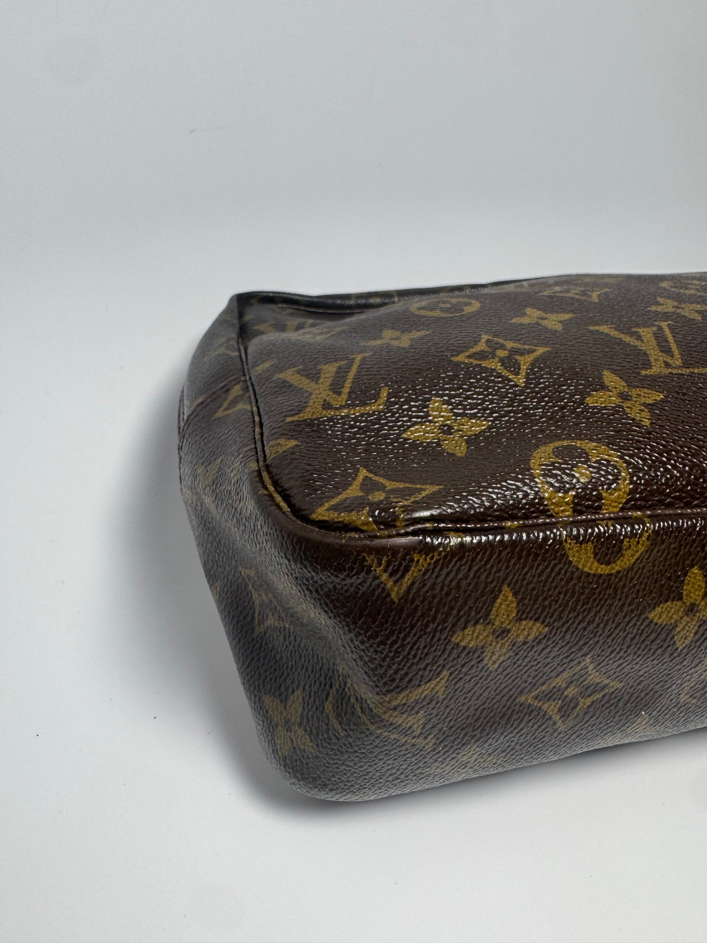 Louis Vuitton Toilette 28 Pouch/Makeup Cosmetic Bag Monogram March 1995 in France Vintage