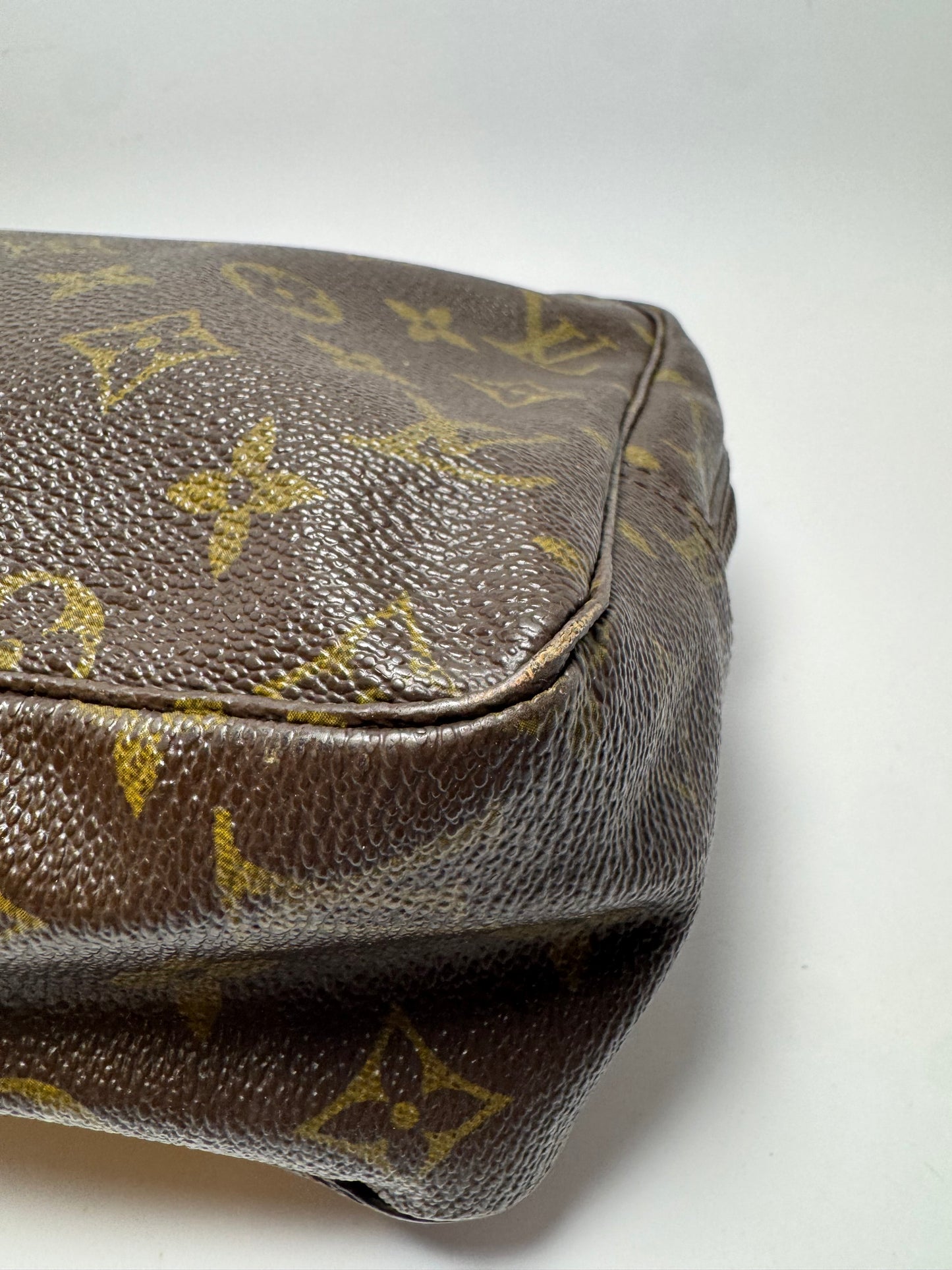 Louis Vuitton Trousse 28 Monogram Makeup Bag/Toiletry Bag