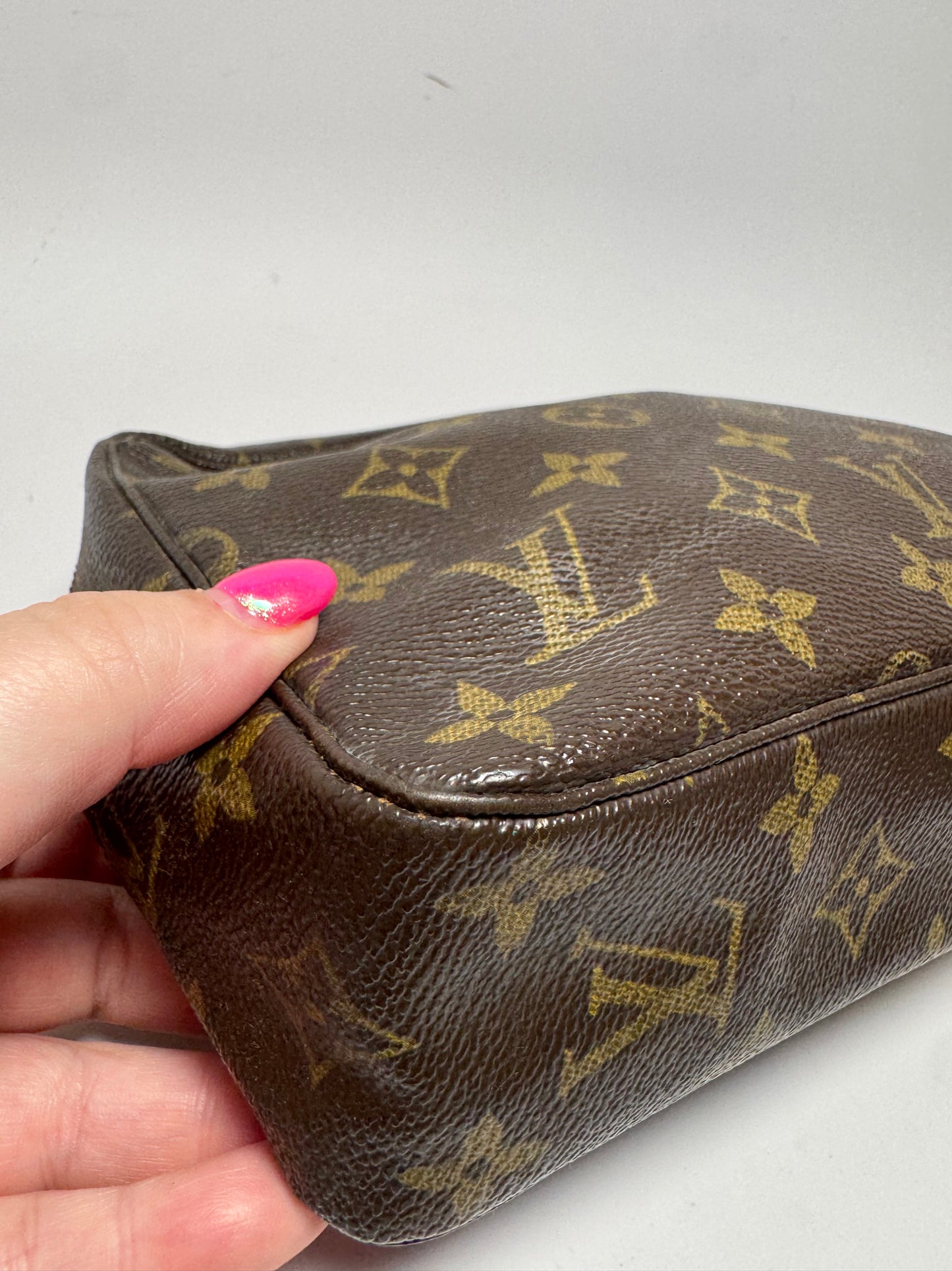 Louis Vuitton Trousse 23 Pouch/Toiletry Bag in Monogram