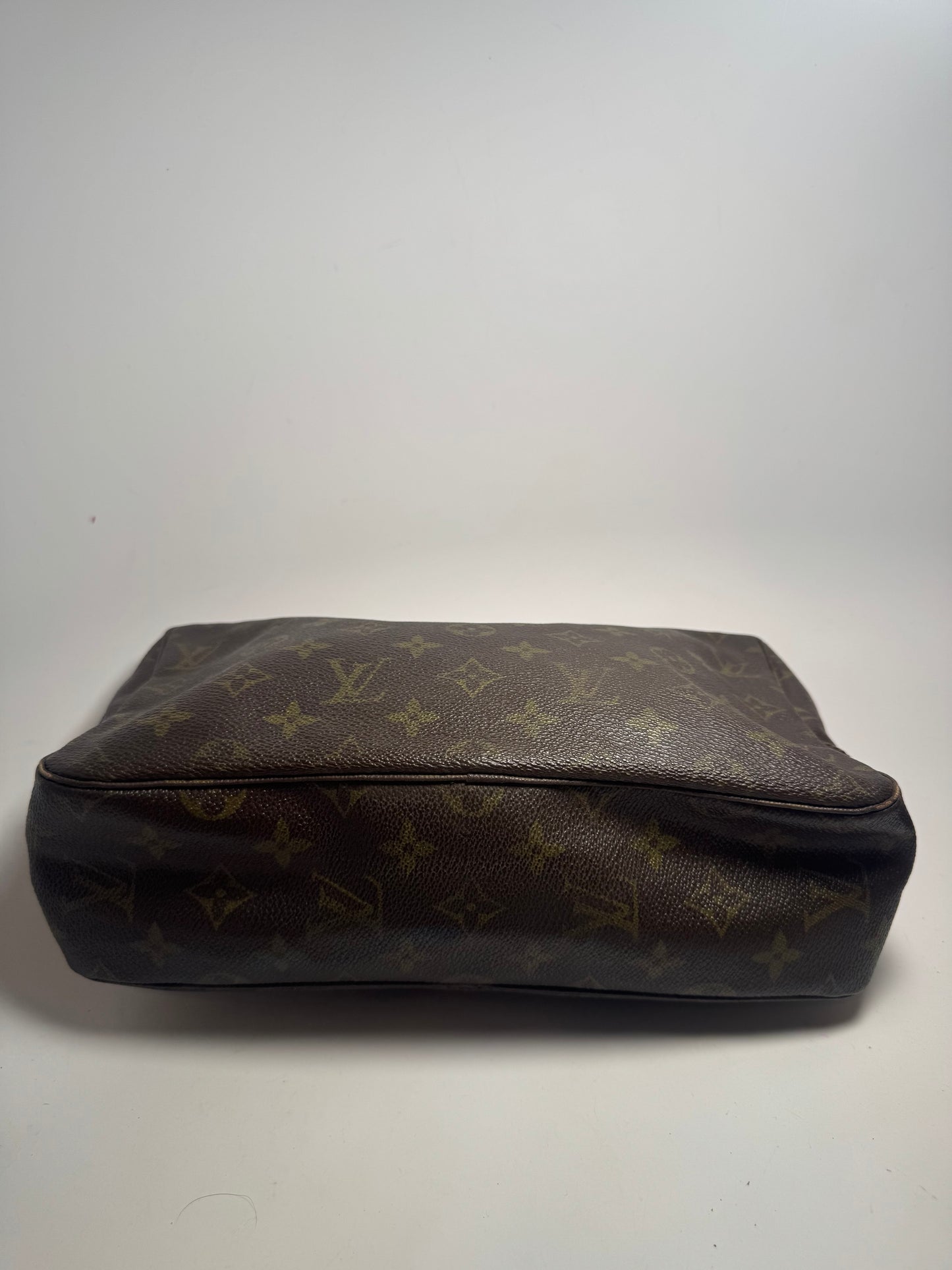 Louis Vuitton Trousse 28 Monogram Makeup Bag/Pouch
