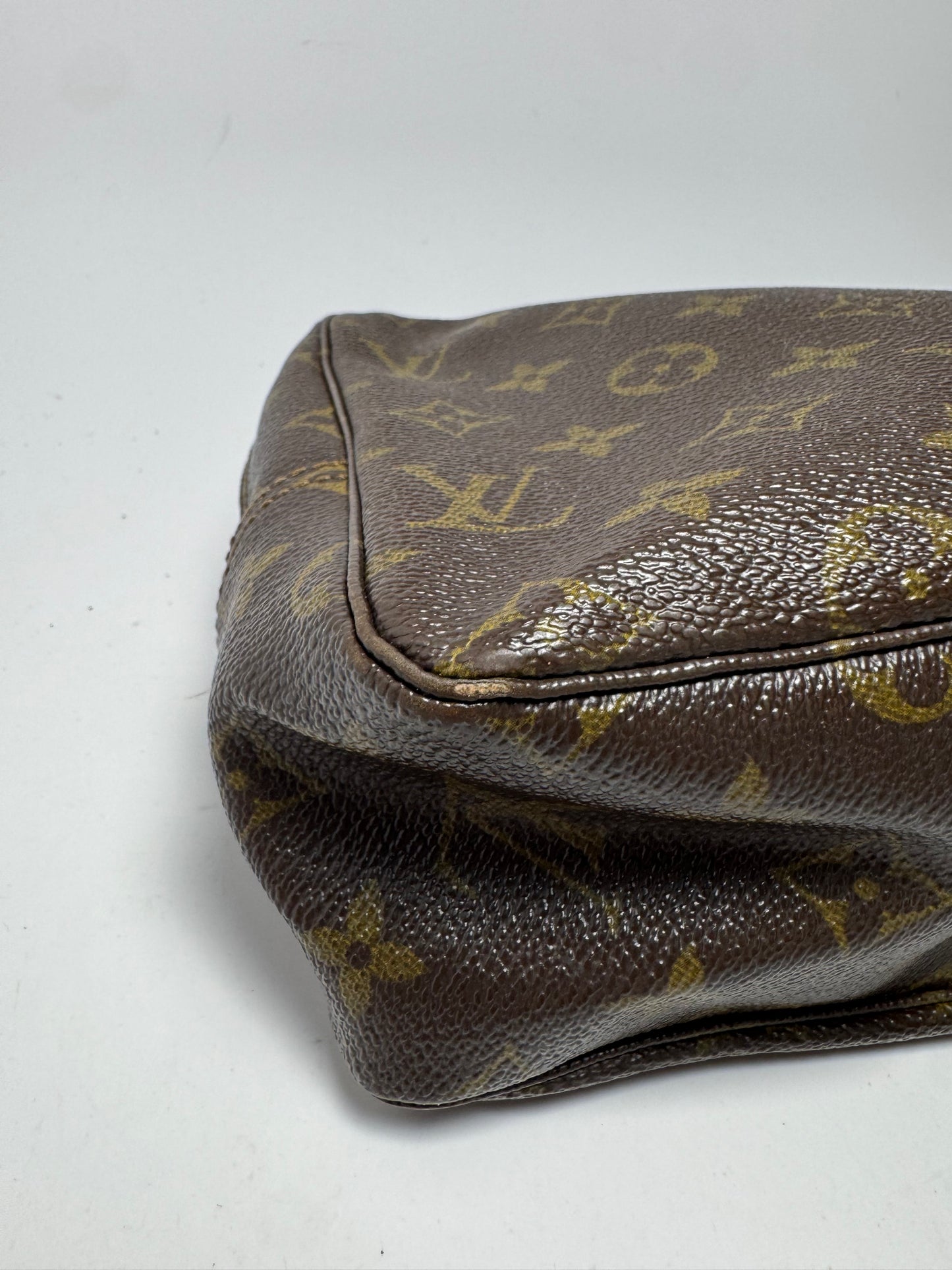 Louis Vuitton Trousse 28 Toiletry Bag Monogram