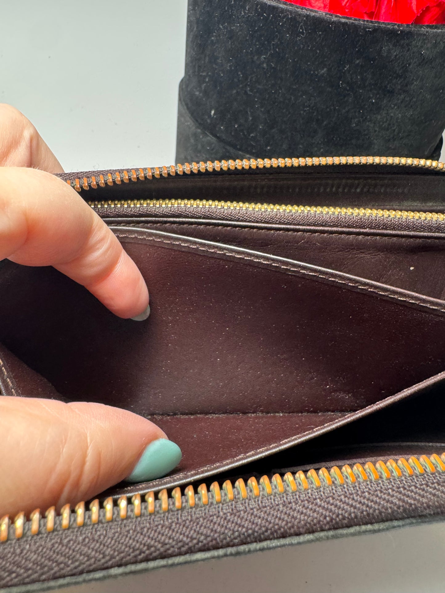 Louis Vuitton Plum Vernis Leather Zippy Wallet