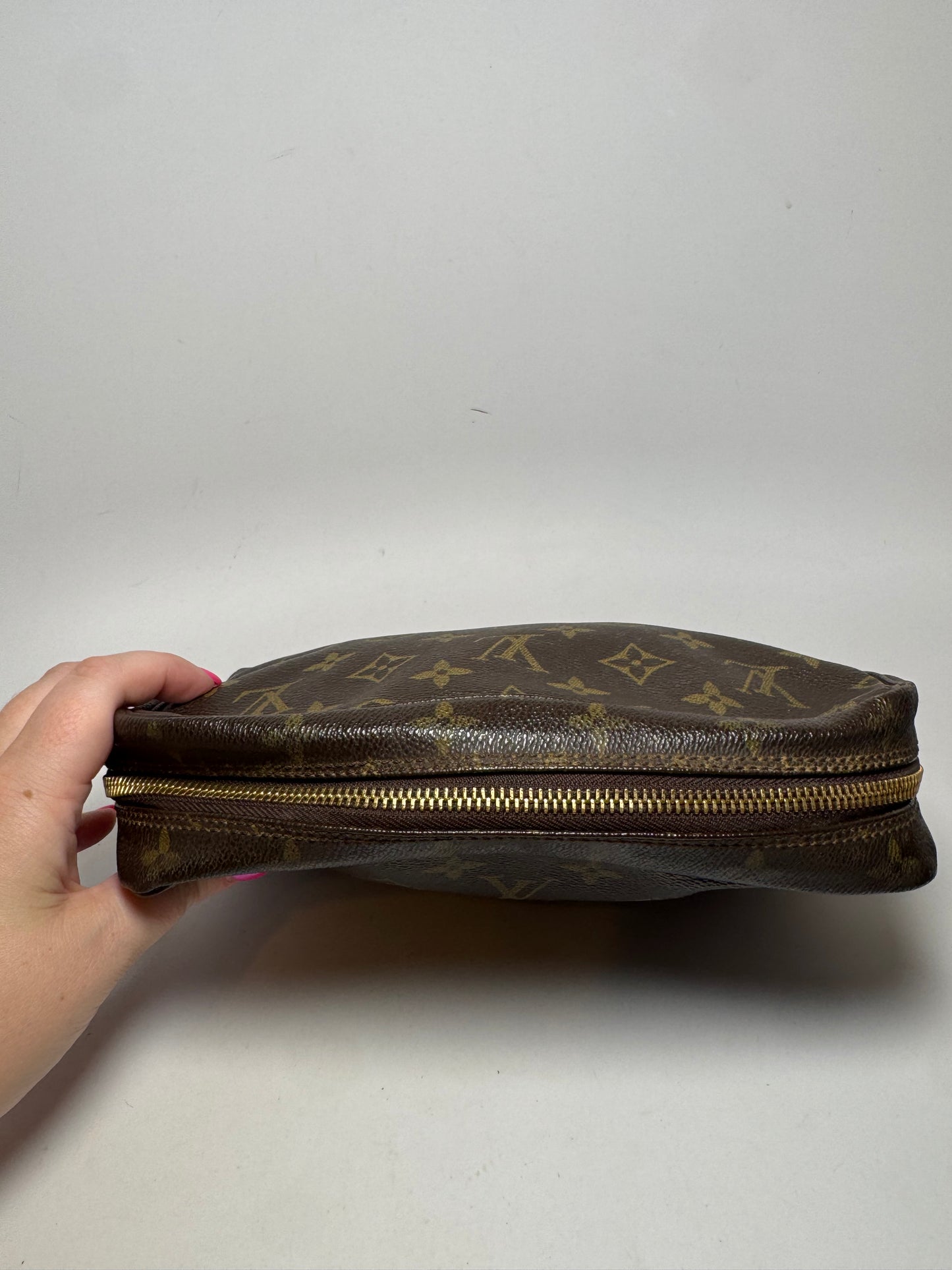 Louis Vuitton Trousse 23 Pouch/Toiletry Bag in Monogram
