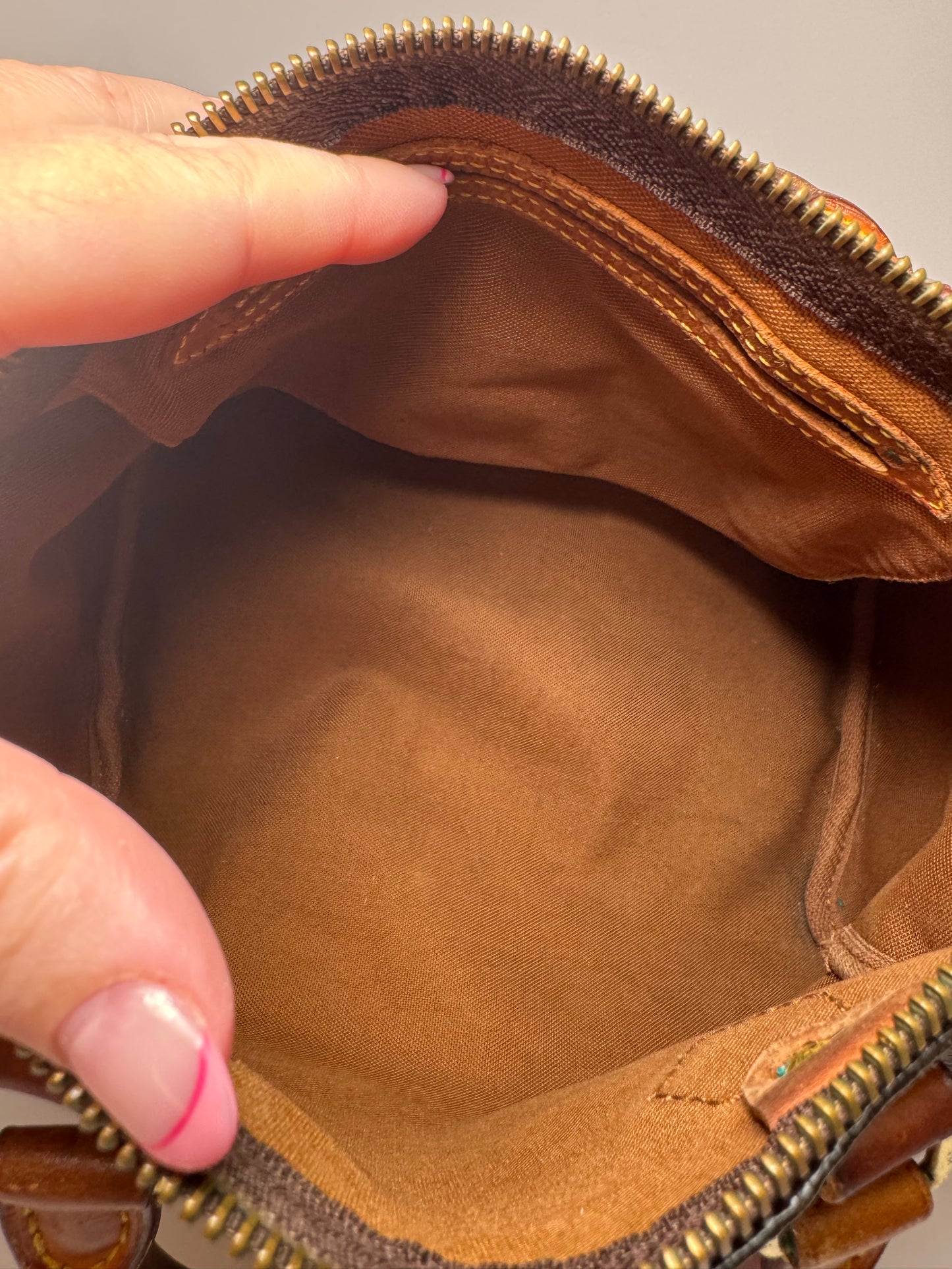 Louis Vuitton Vintage Speedy 25 Monogram Canvas Bag - Made in France (1999)