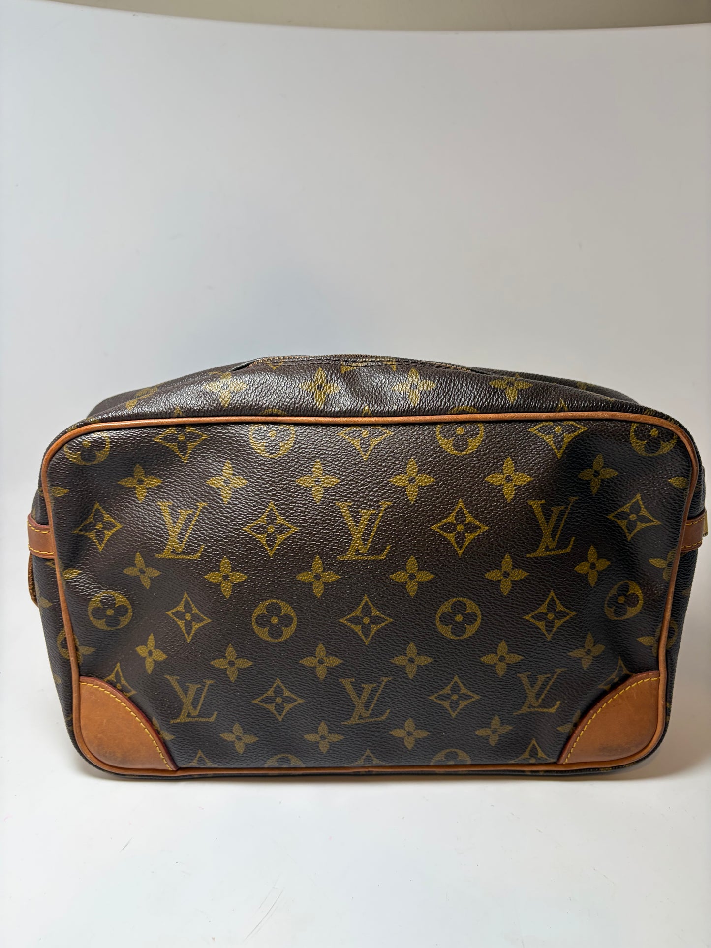 Louis Vuitton Compeigne 28 Monogram Travel/Toiletry Bag Clutch
