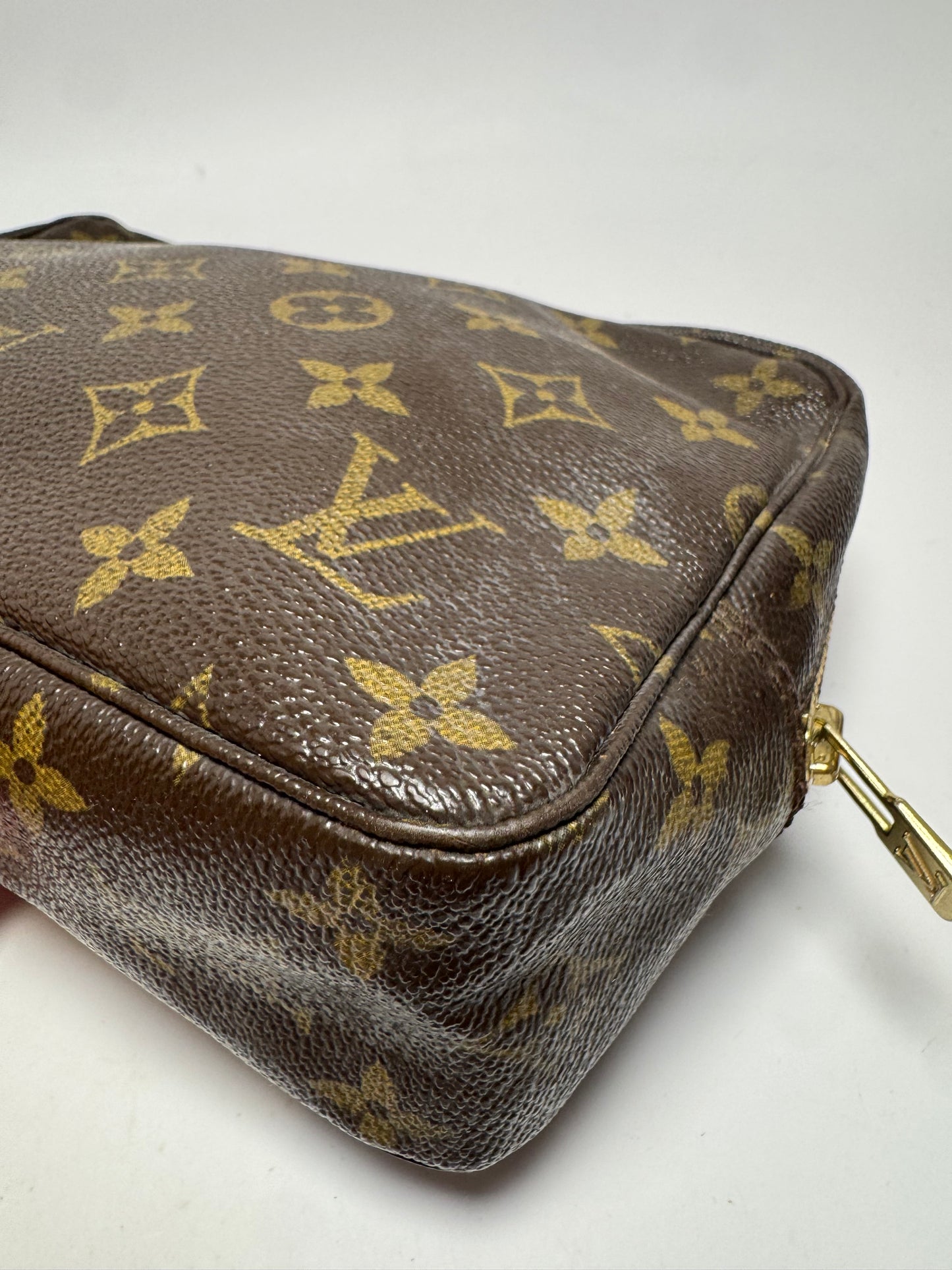 Louis Vuitton Trousse 23 Pouch/Toiletry Bag in Monogram